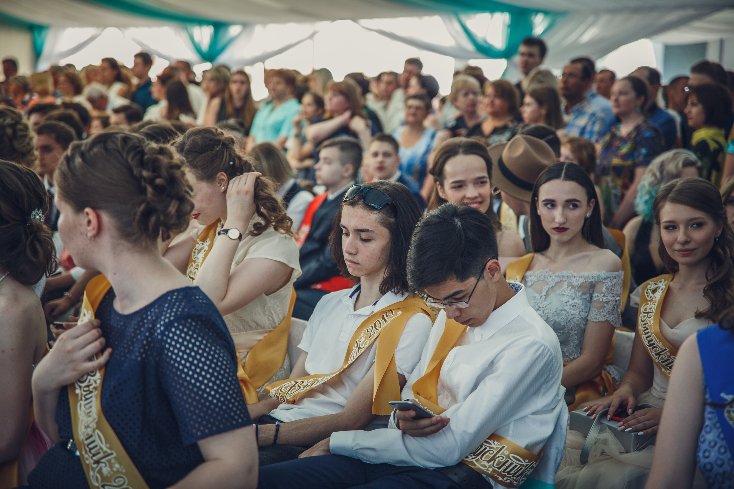 Выпускной 11 класс. Перед торжественной частью мероприятия. Семейный, женский фотограф Москве Лиза Лутцева