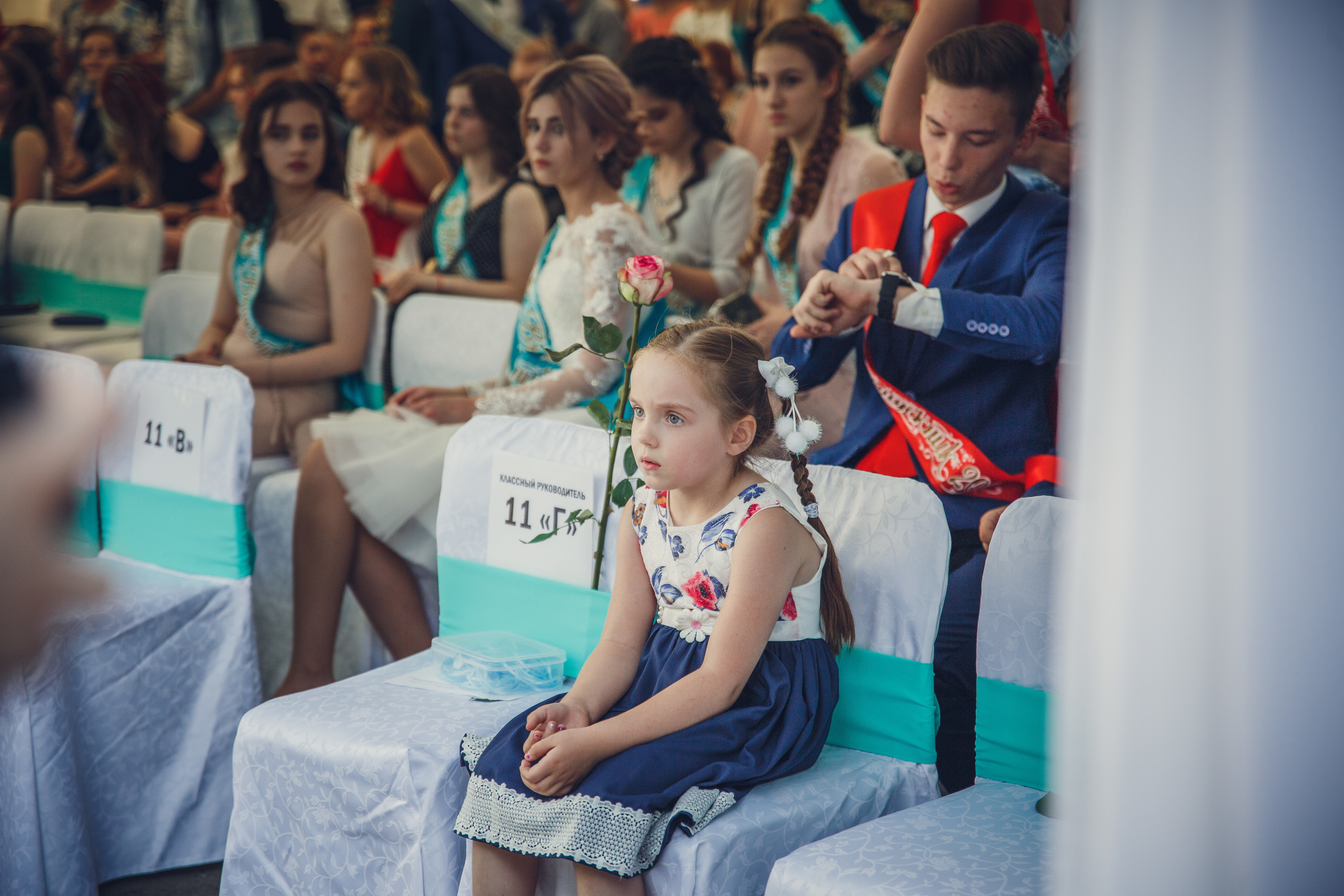 Выпускной 11 класс. Перед торжественной частью мероприятия. Семейный, женский фотограф Москве Лиза Лутцева