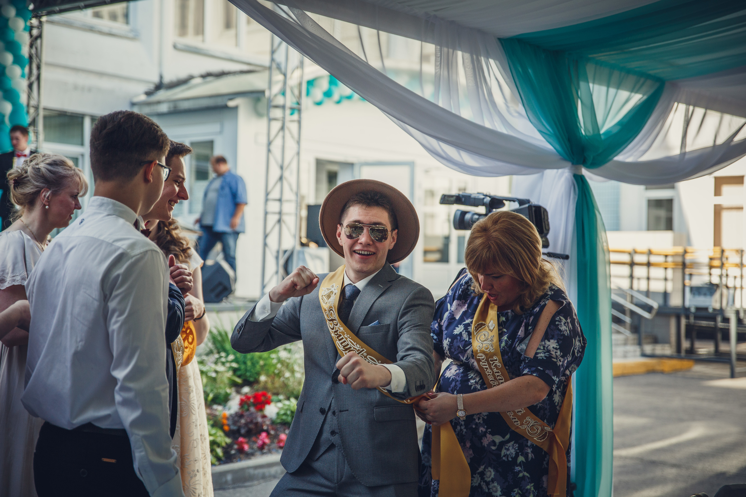 Выпускной 11 класс. Перед торжественной частью мероприятия. Семейный, женский фотограф Москве Лиза Лутцева