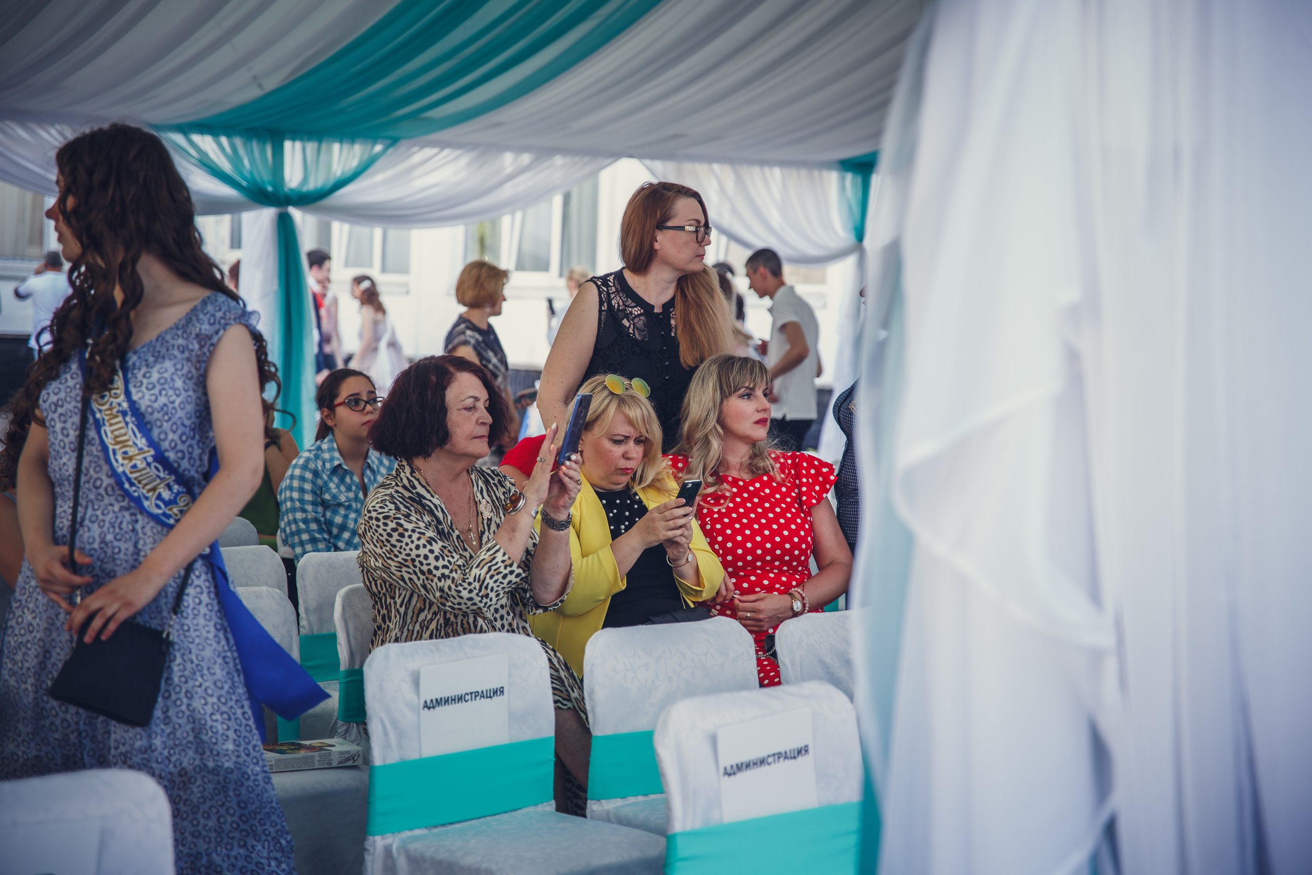 Выпускной 11 класс. Перед торжественной частью мероприятия. Семейный, женский фотограф Москве Лиза Лутцева