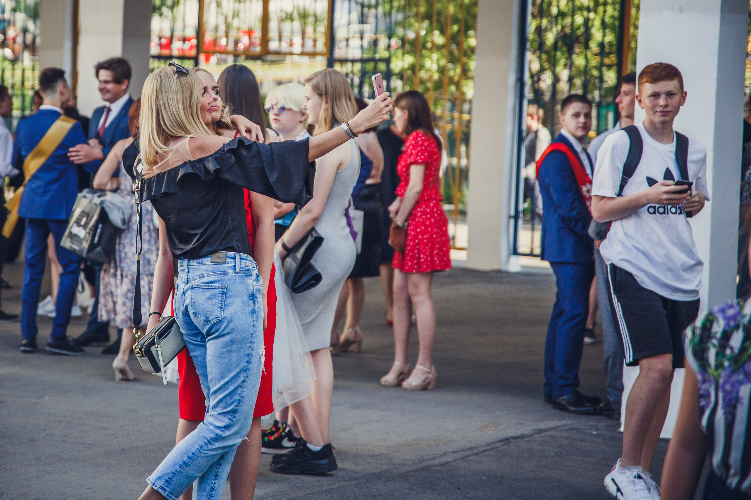 Выпускной 11 класс. Перед торжественной частью мероприятия. Семейный, женский фотограф Москве Лиза Лутцева