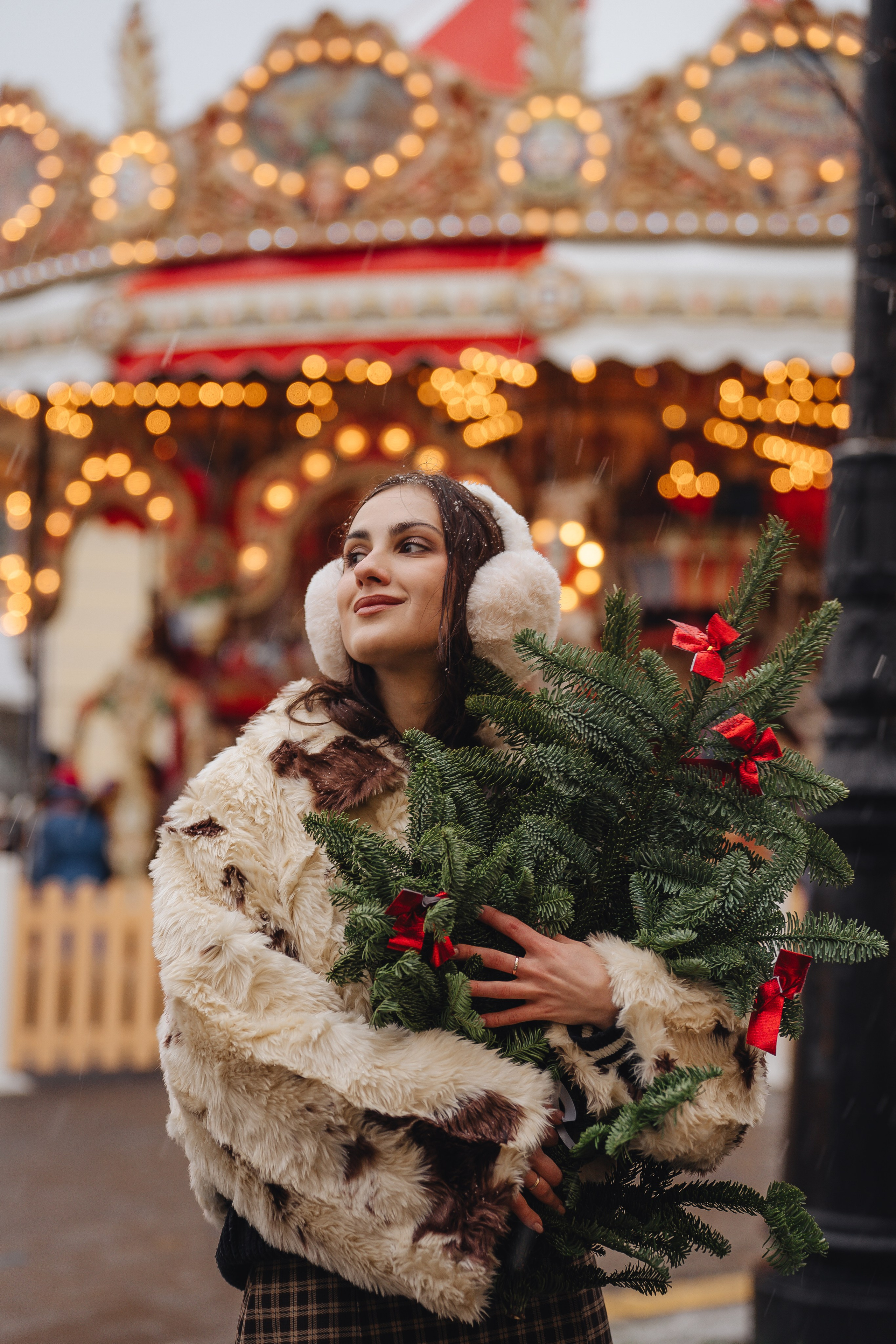 ПРОГУЛКА НА МАНЕЖНОЙ ПЛОЩАДИ ДЛЯ ДЕВУШКИ ПЕРЕД НОВЫМ ГОДОМ (НОВОГОДНЯЯ ФОТОСЕССИИЯ НА МАНЕЖНОЙ ПЛОЩАДИ). Профессиональный фотограф, Санкт-Петербург — Виктория Богомолова