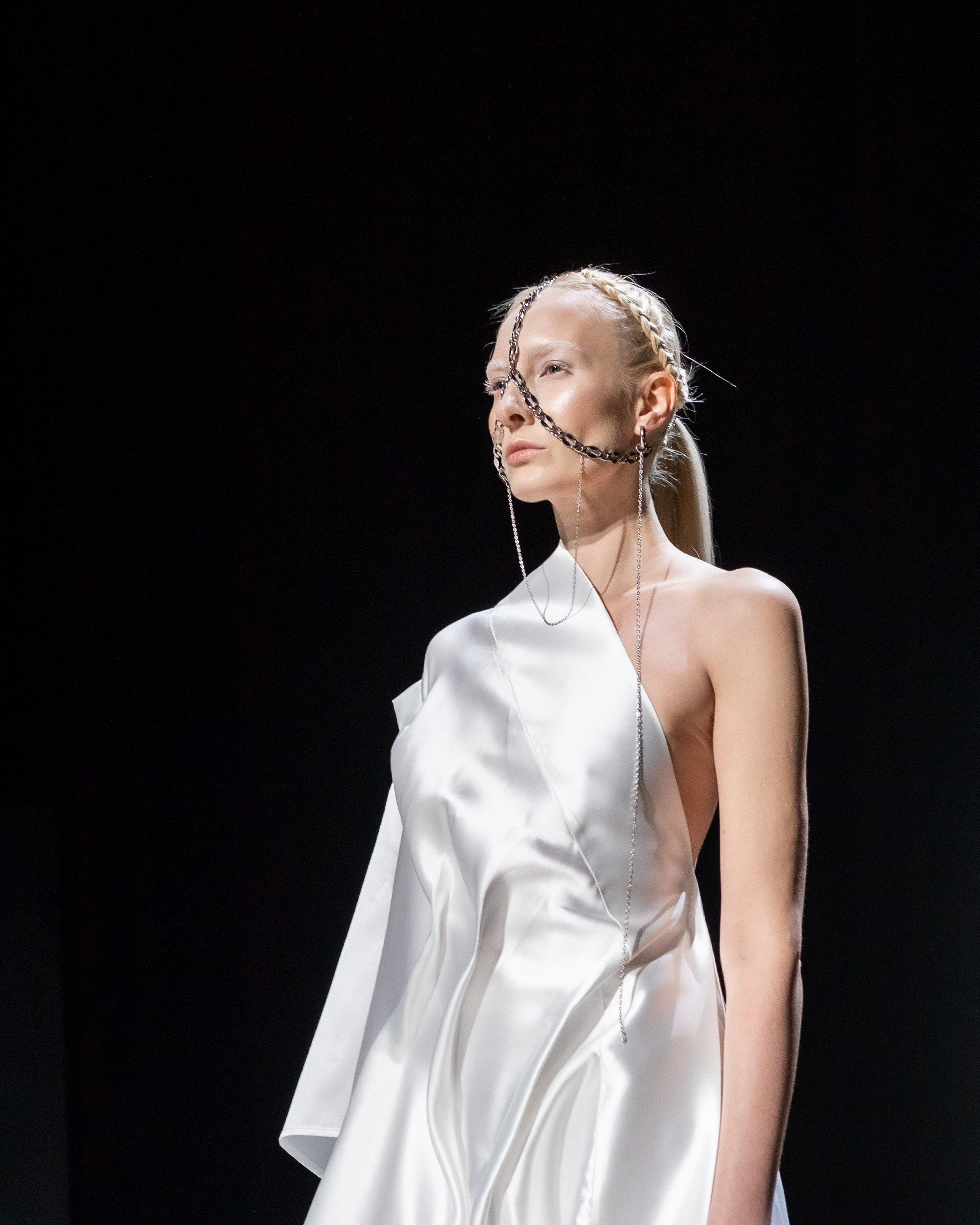 Показ коллекции Darya Kipriyanova (Красноярск) на Московской неделе моды 16 марта 2025. Фотосессии и репортаж — Фотограф в Москве — Рина Серёгина