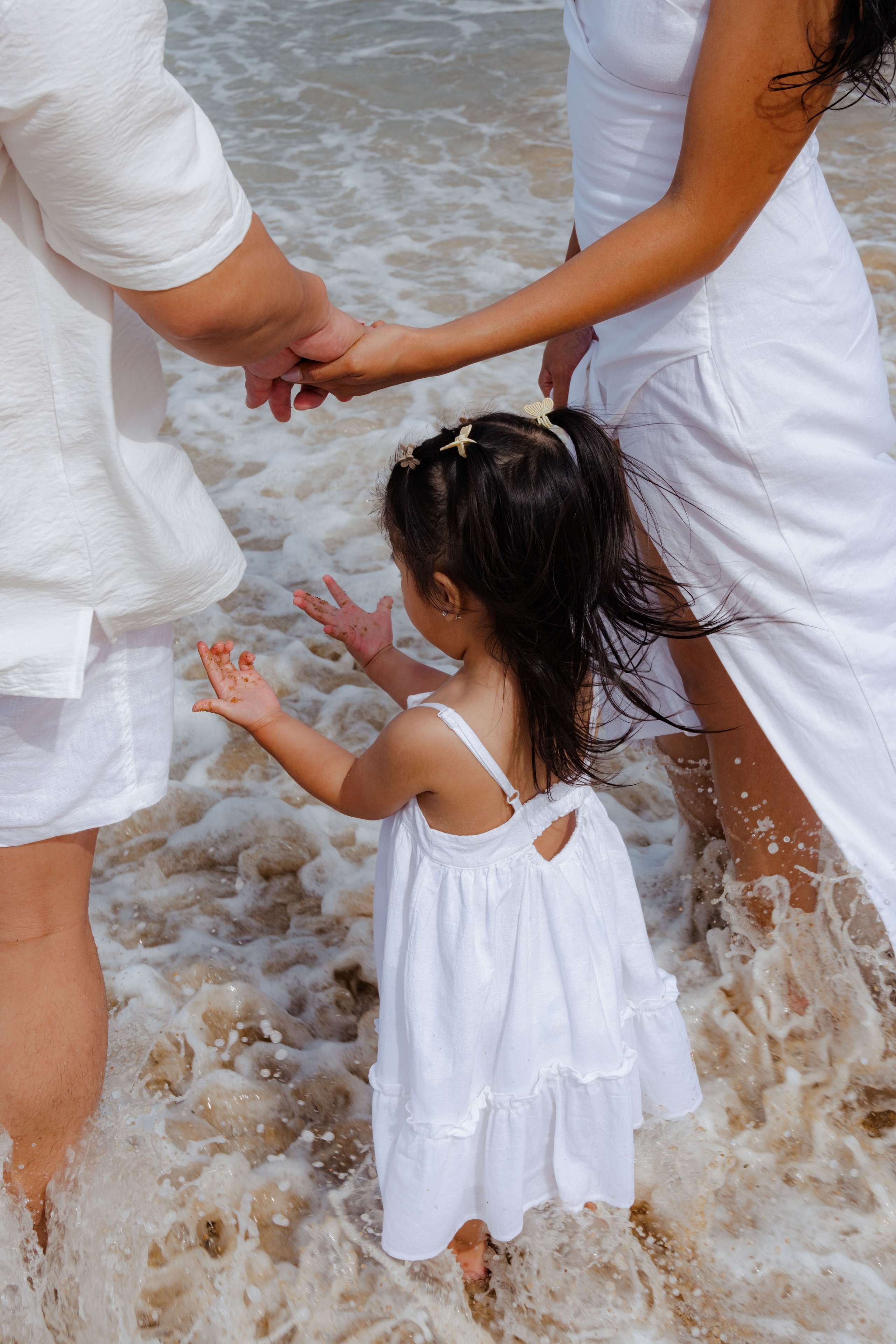 Mother and daughters. Portrait photographer Nha Trang | Julia Meshanina