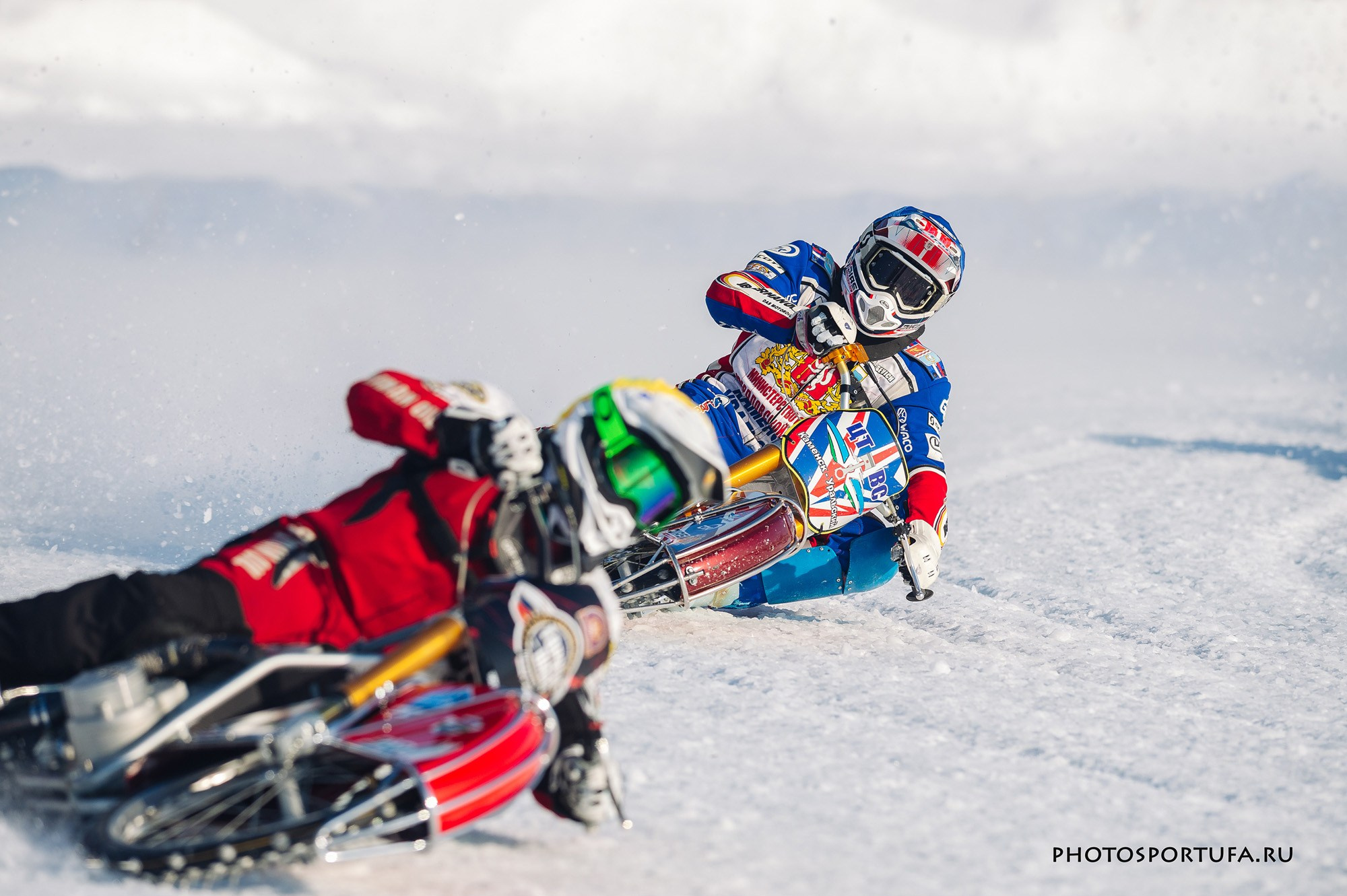 Мотогонку на льду. Спортивный фотограф в Уфе Евгений Буров