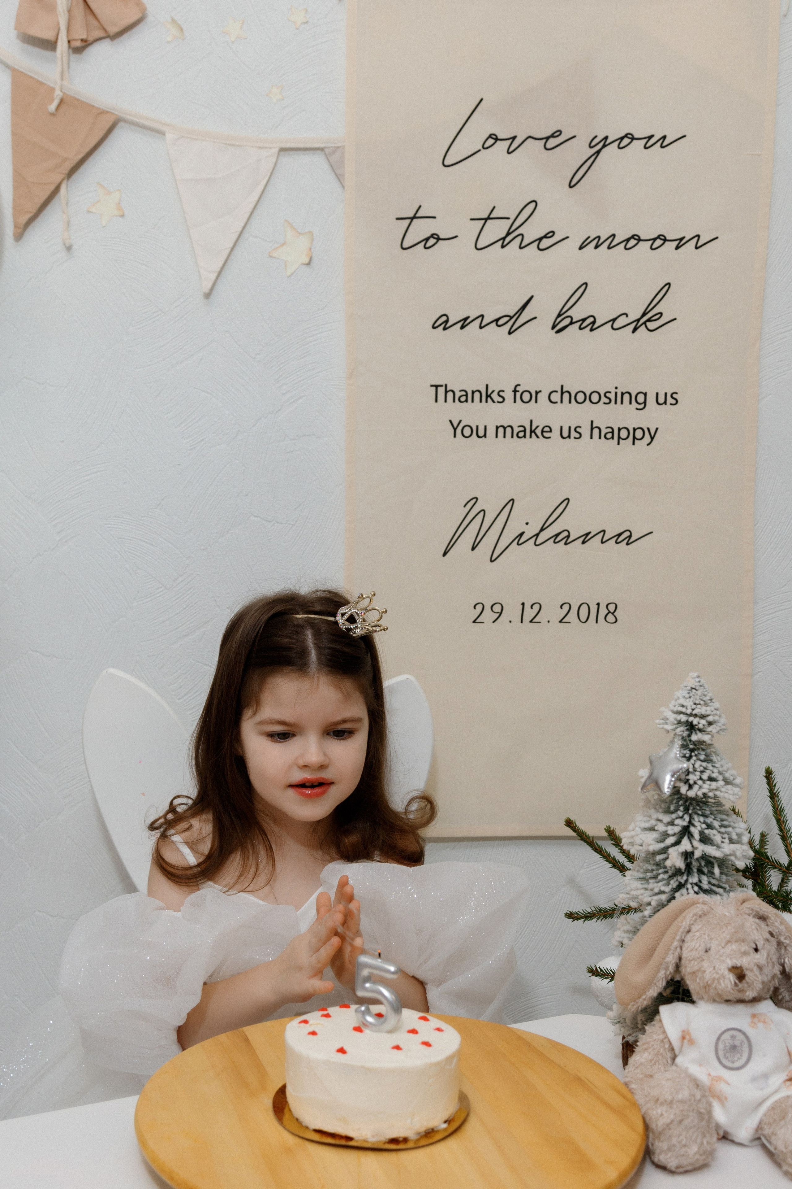 Фотосессия возле фотозоны дома. Фотограф Александра Сыщенко