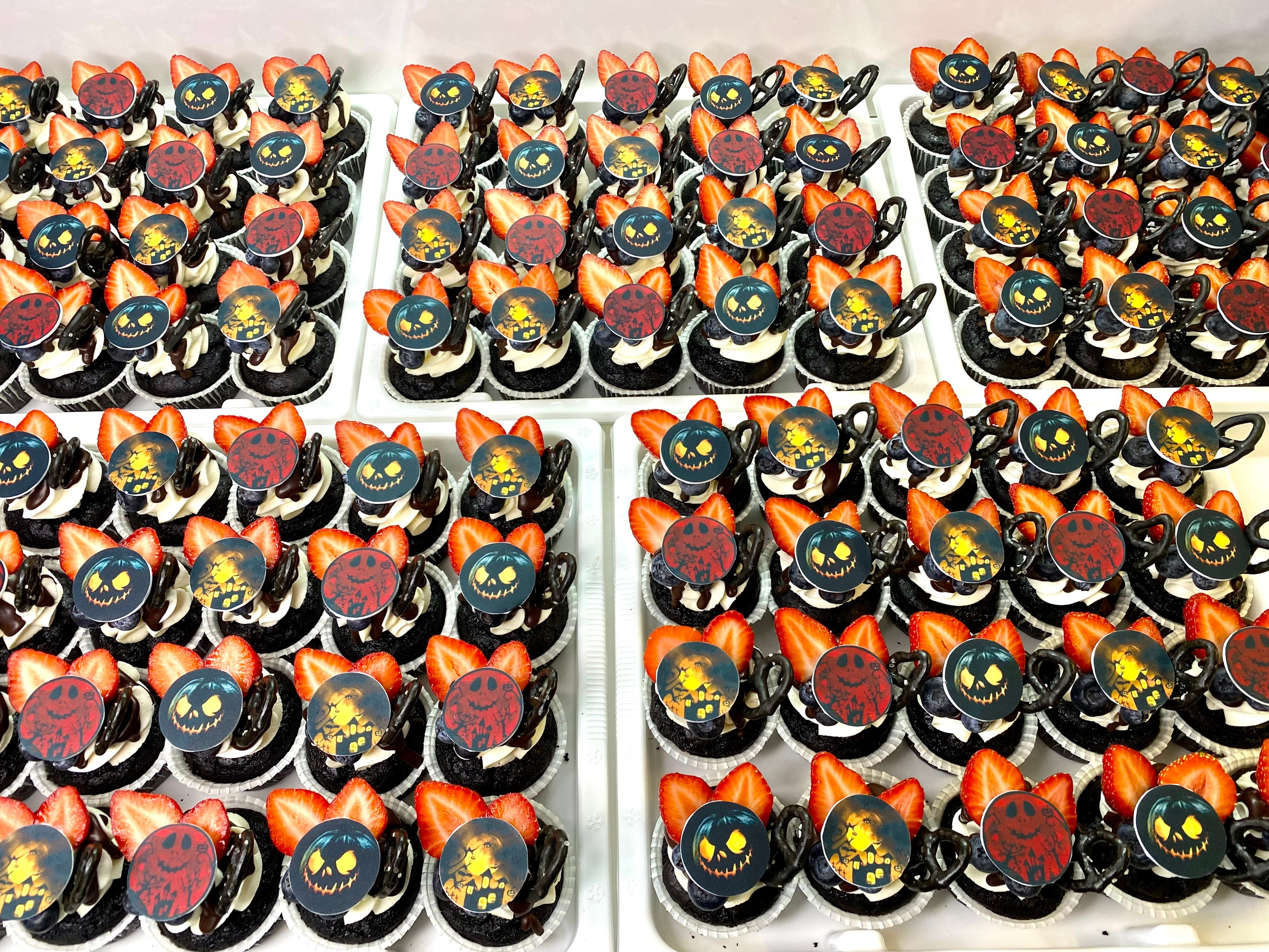 Капкейки фуршетные с логотипом. Katyasugarsugar капкейки, зефир, торты Москва