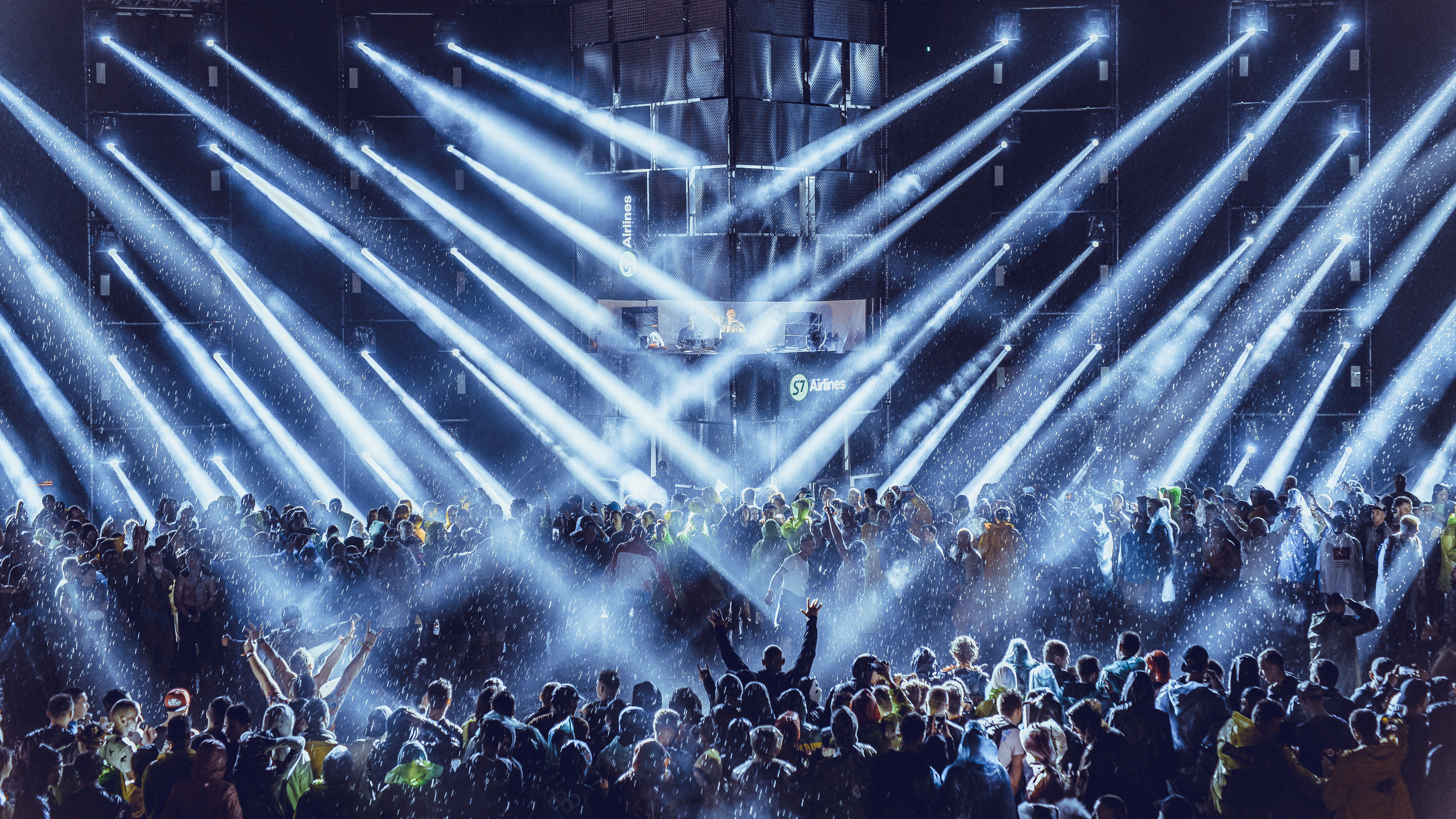 ALFA FUTURE PEOPLE / Bass Stage. OOPS