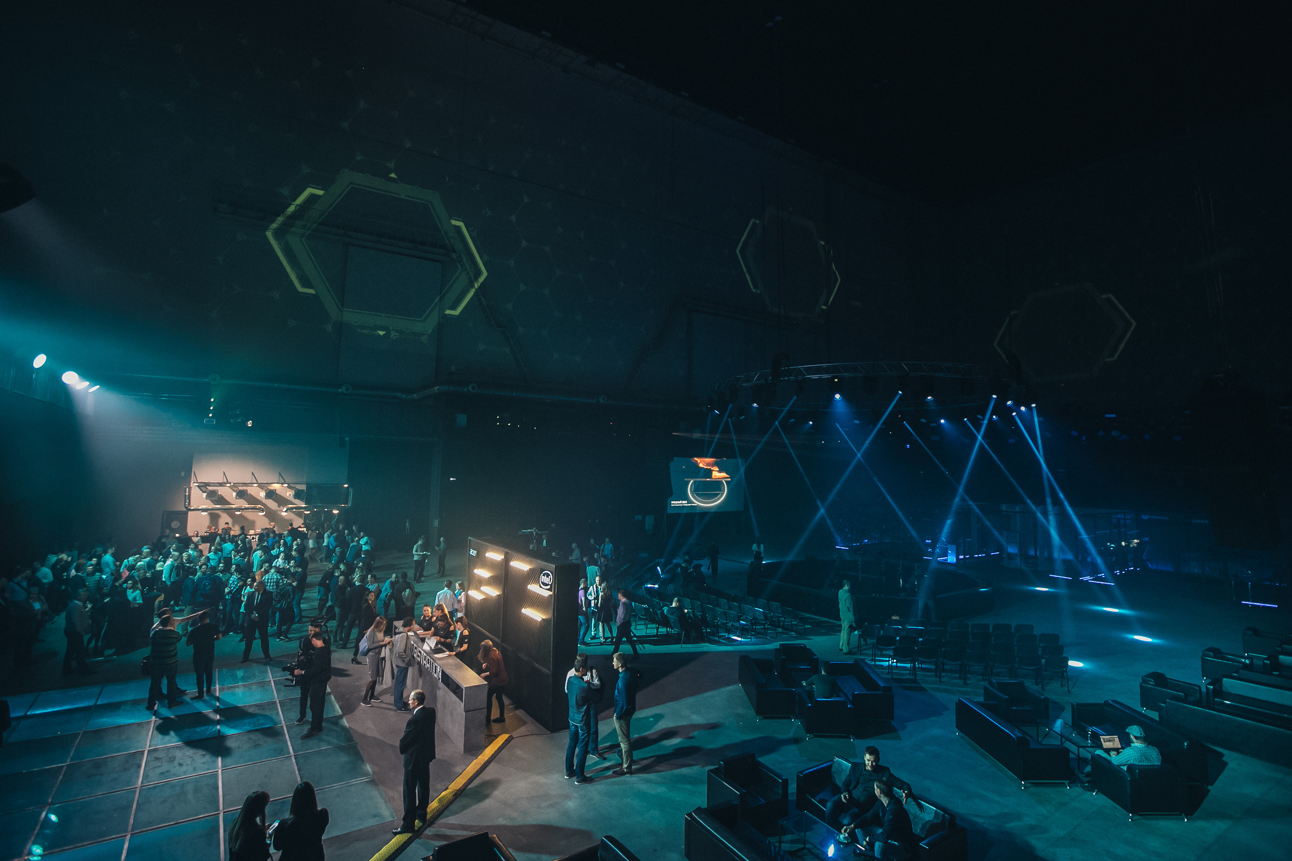 Acer presentation. OOPS TEAM