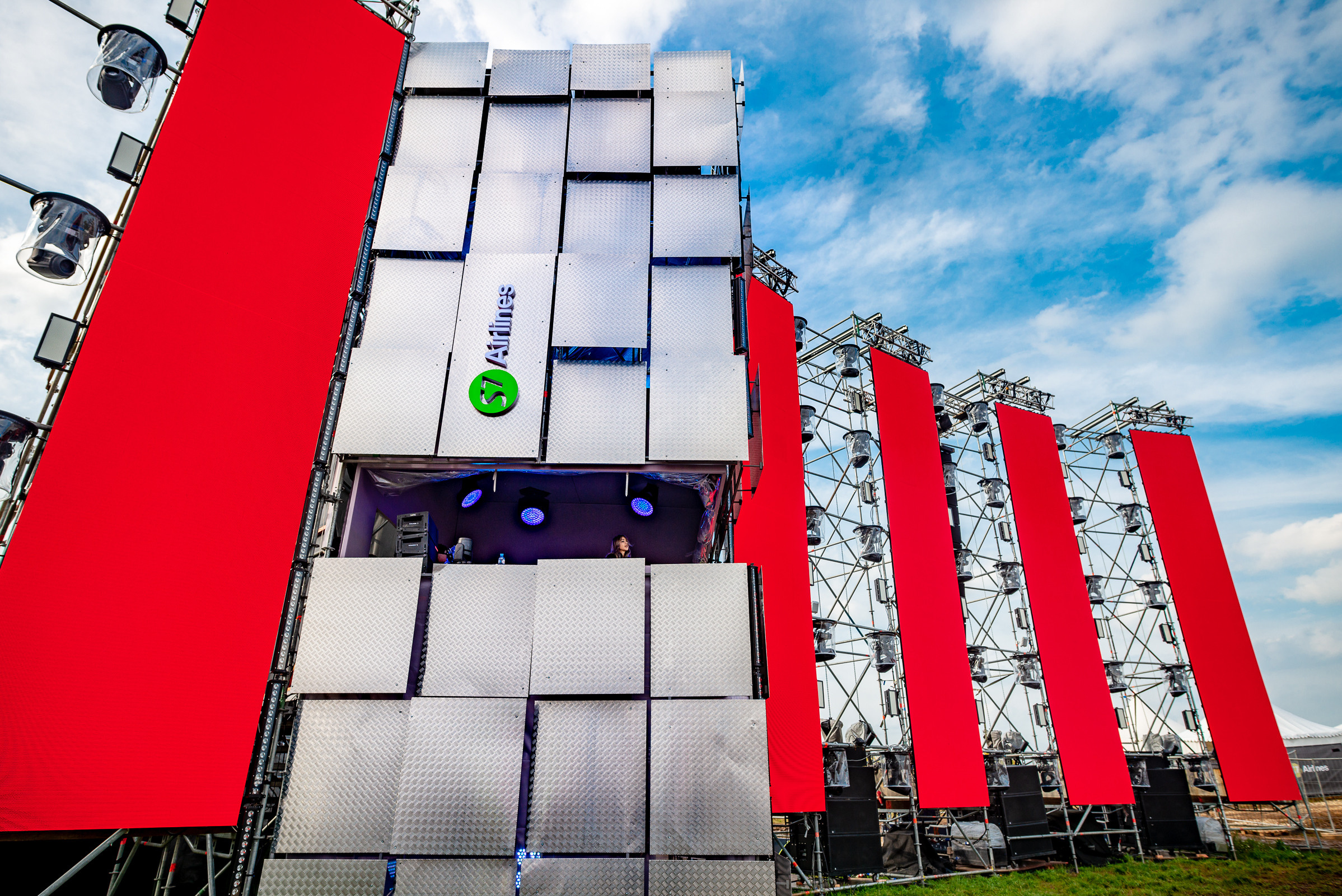 ALFA FUTURE PEOPLE / Bass Stage. OOPS