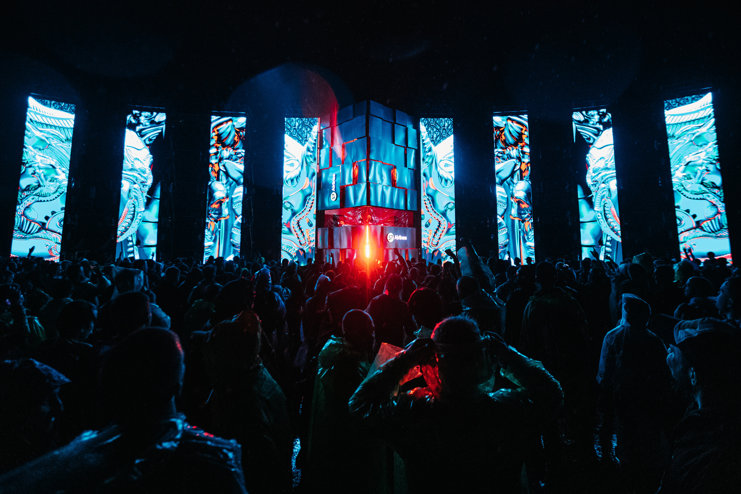 ALFA FUTURE PEOPLE / Bass Stage. OOPS