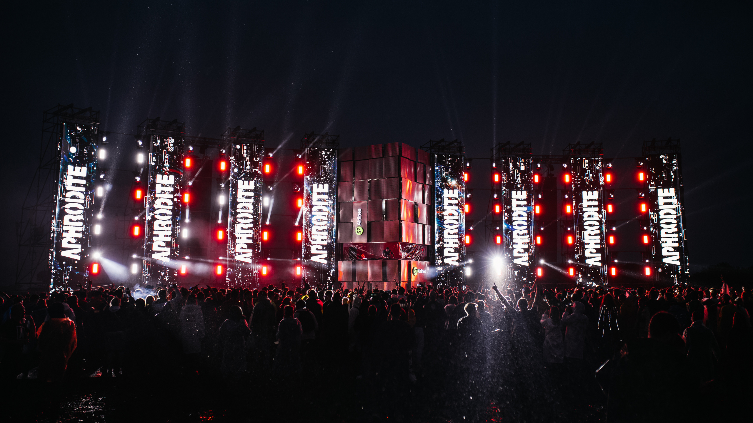 ALFA FUTURE PEOPLE / Bass Stage. OOPS