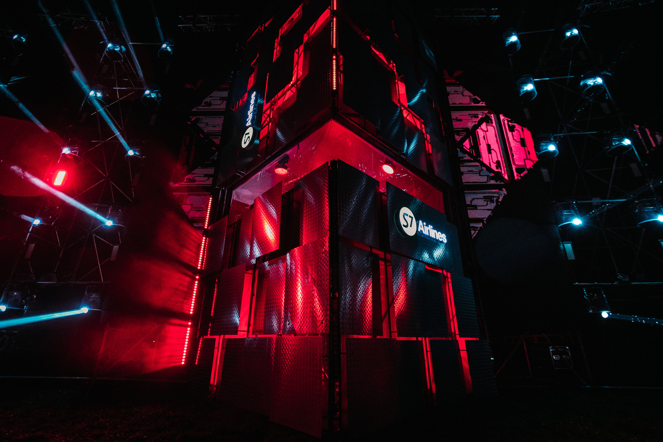 ALFA FUTURE PEOPLE / Bass Stage. OOPS