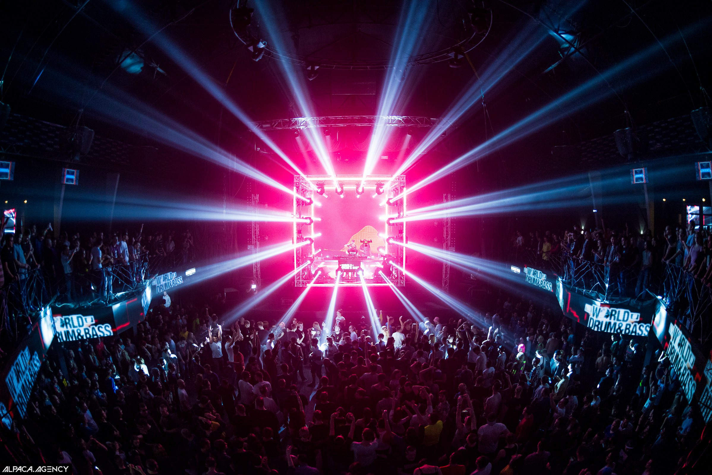 World of Drum&Bass: The Cube. OOPS