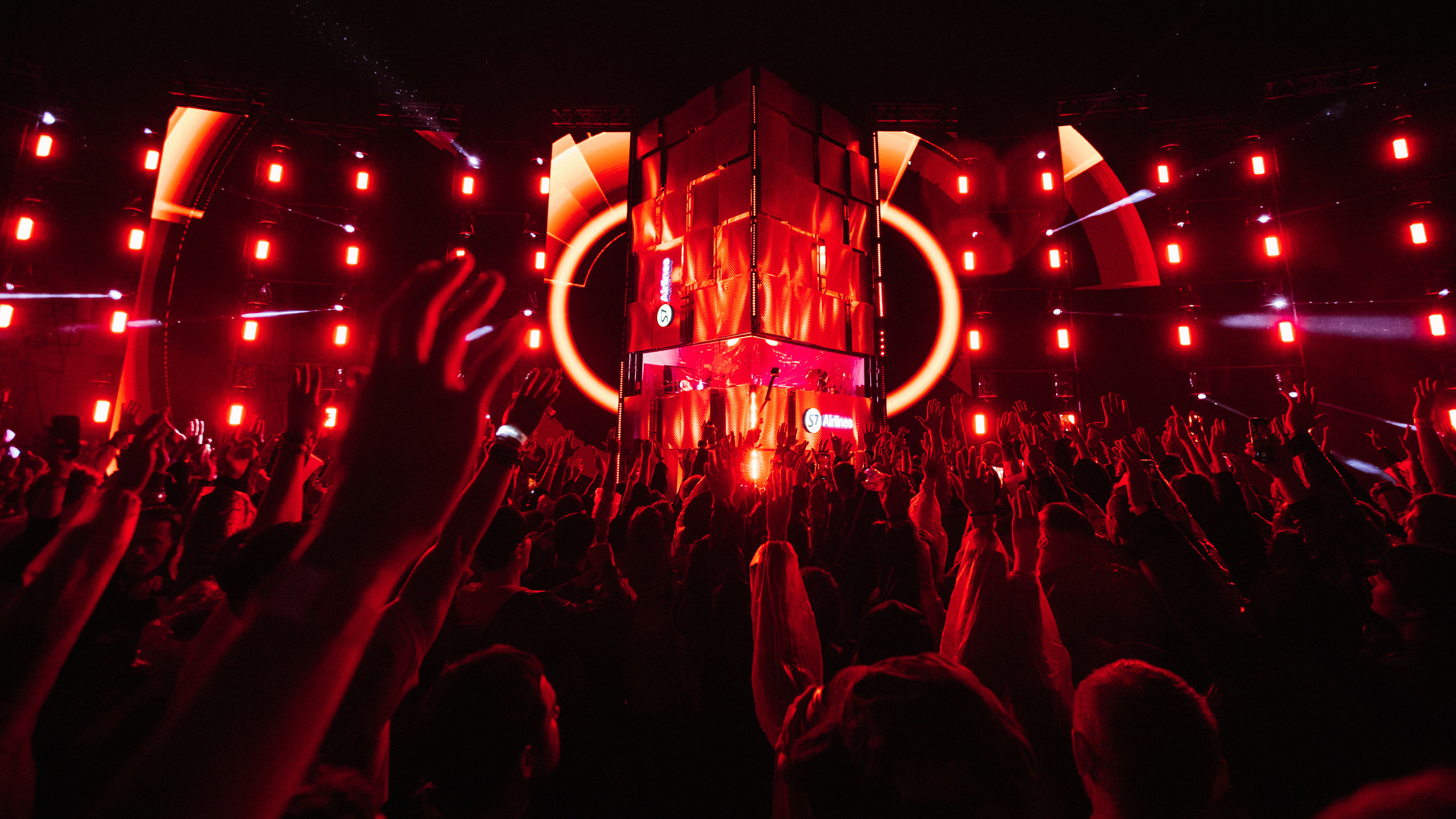 ALFA FUTURE PEOPLE / Bass Stage. OOPS