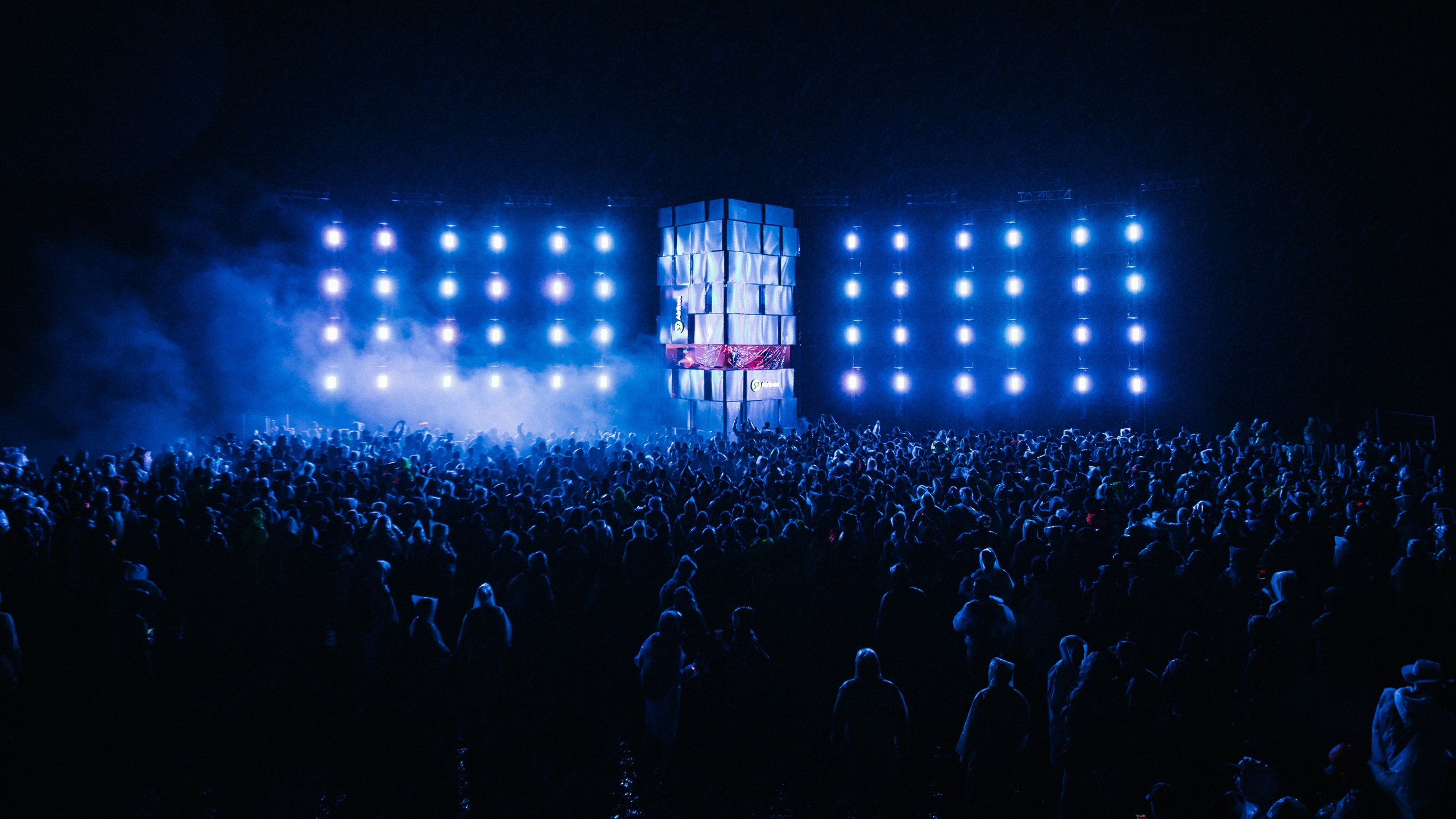 ALFA FUTURE PEOPLE / Bass Stage. OOPS