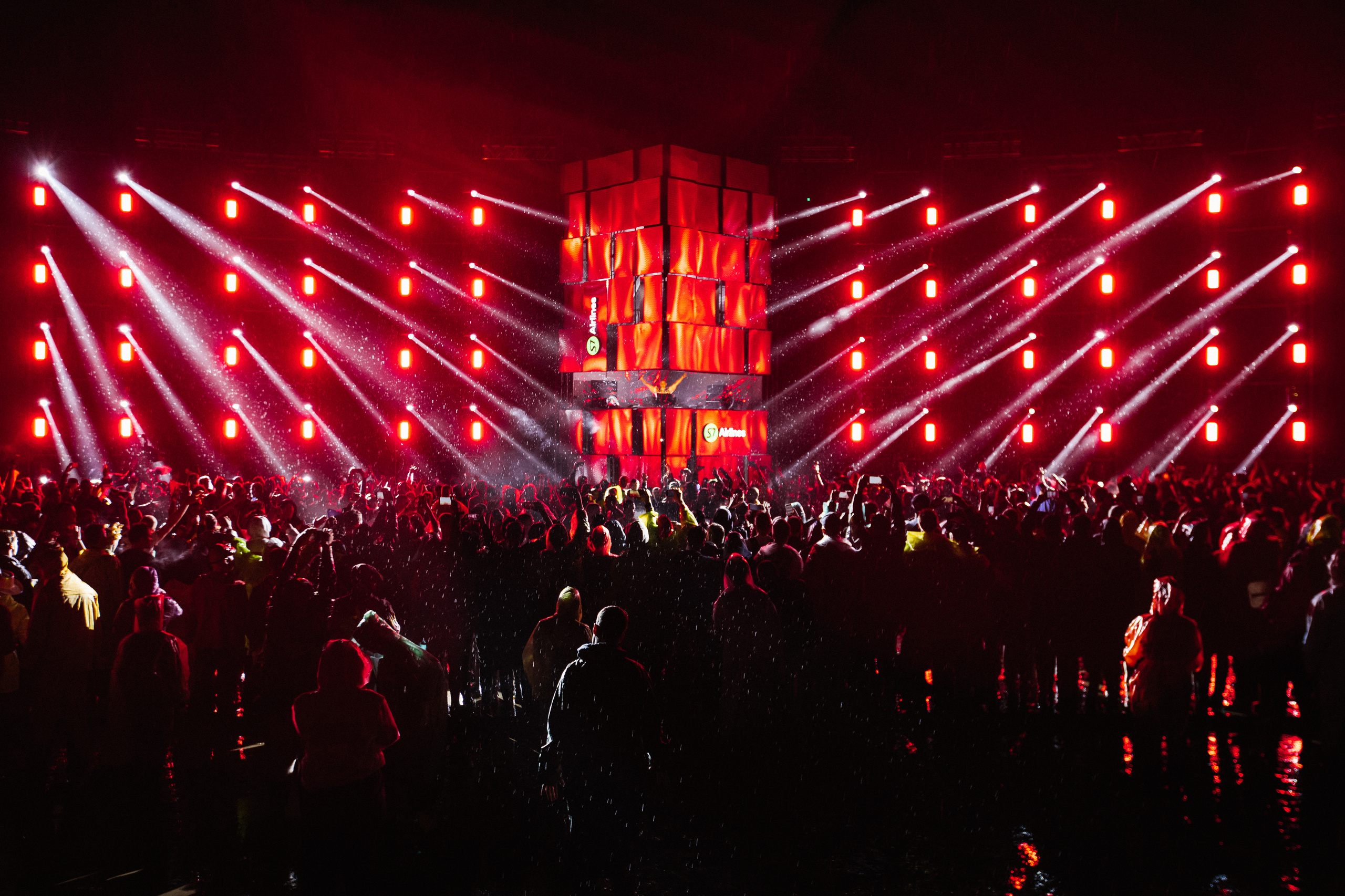 ALFA FUTURE PEOPLE / Bass Stage. OOPS