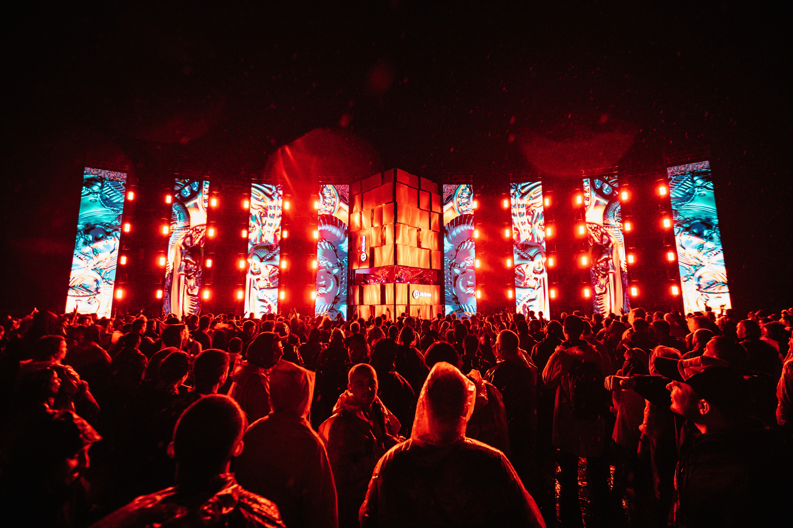 ALFA FUTURE PEOPLE / Bass Stage. OOPS