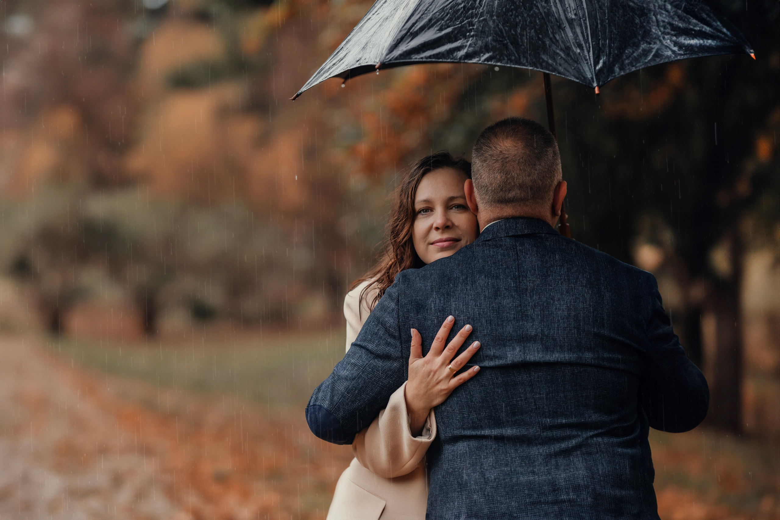 Фотосессия влюбленных. Фотосессия в дождливую погоду.  Фотопрогулки под дождем. 