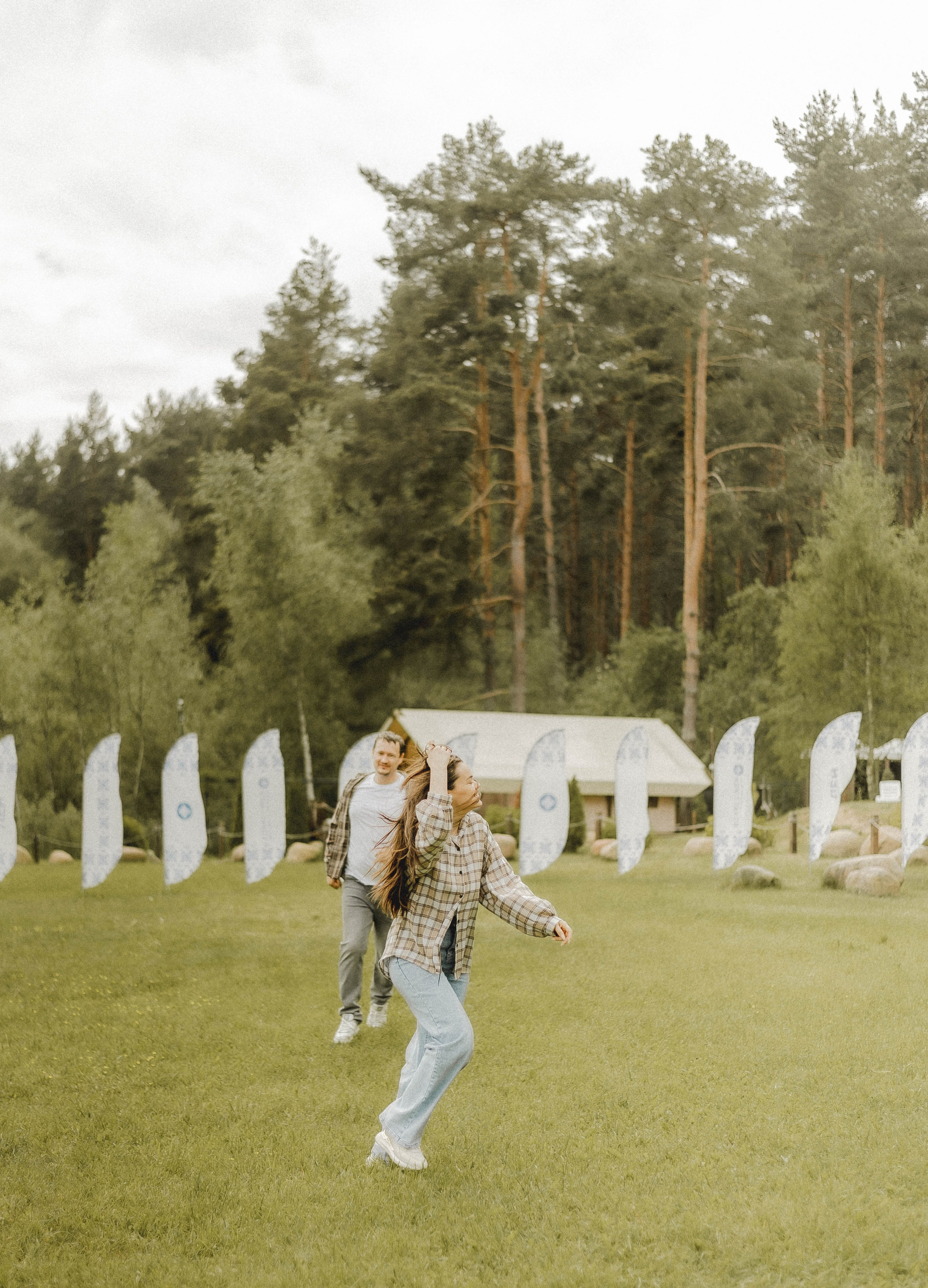 Любовь на берегу озера. Ваш личный фотограф в Пскове Анаис Рамирез