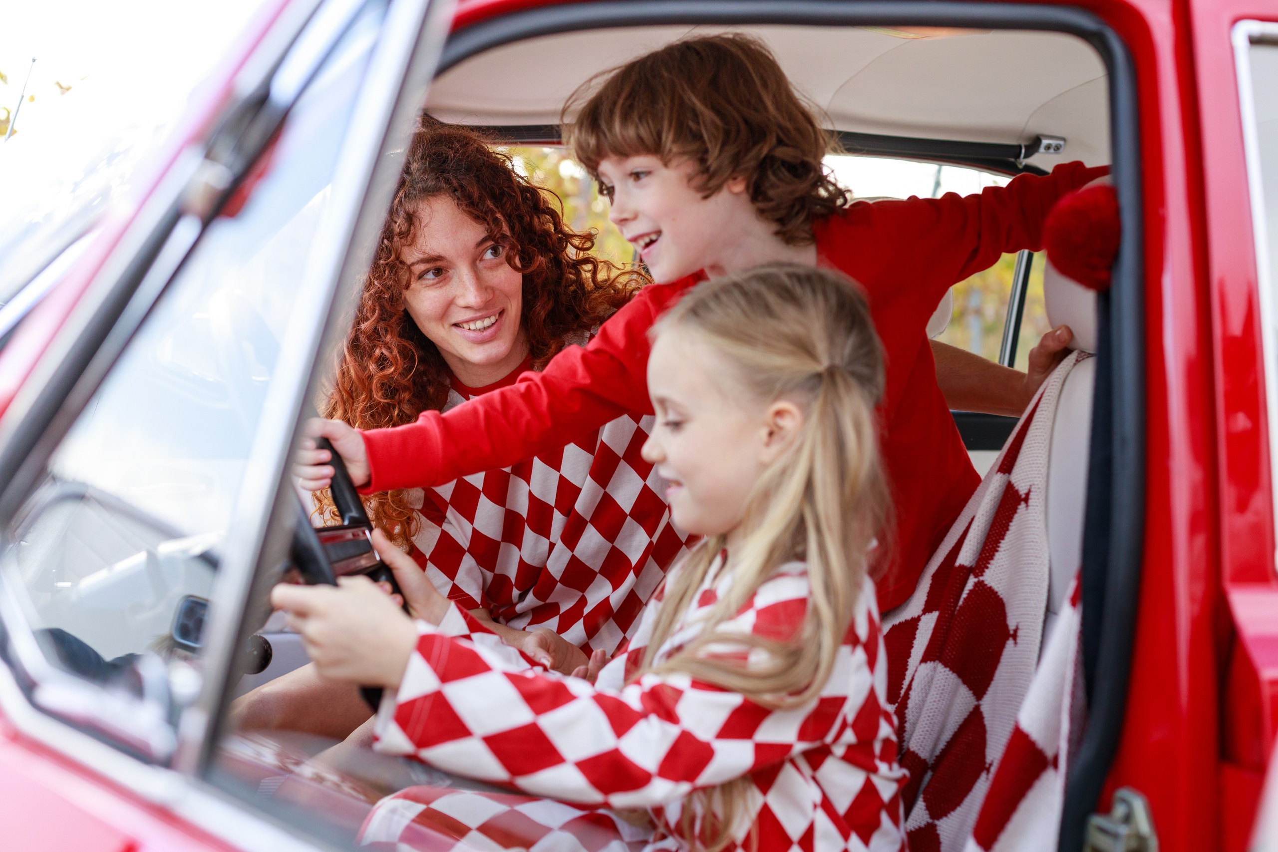 MJOLK. Новогодняя коллекция. Римма Зайцева контент для брендов