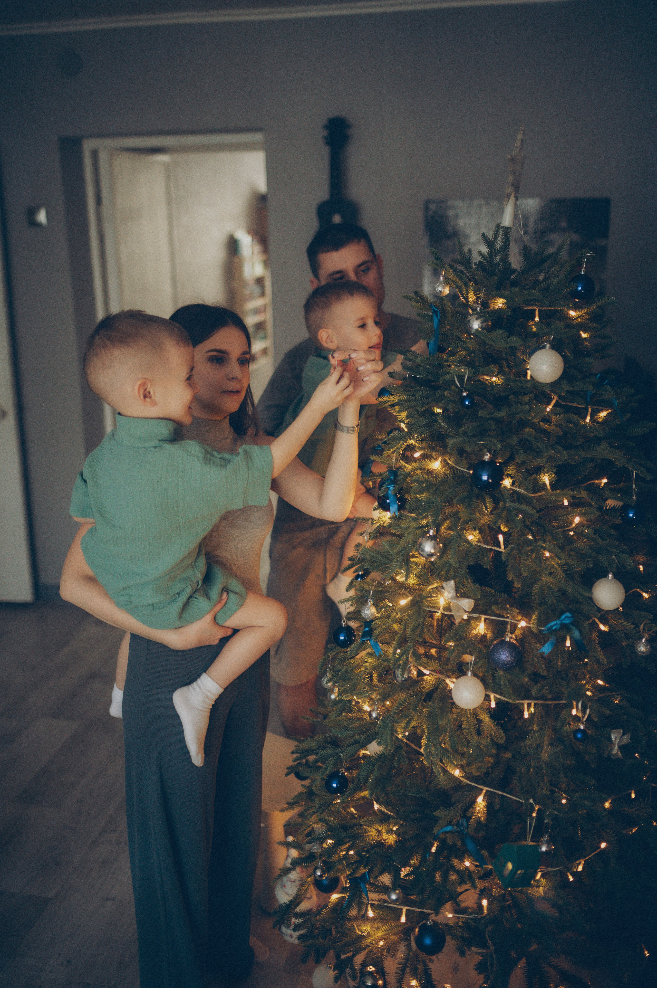 Миша и Тимофей (новогодняя домашняя). Фотограф, г. Лесной Свердловской области