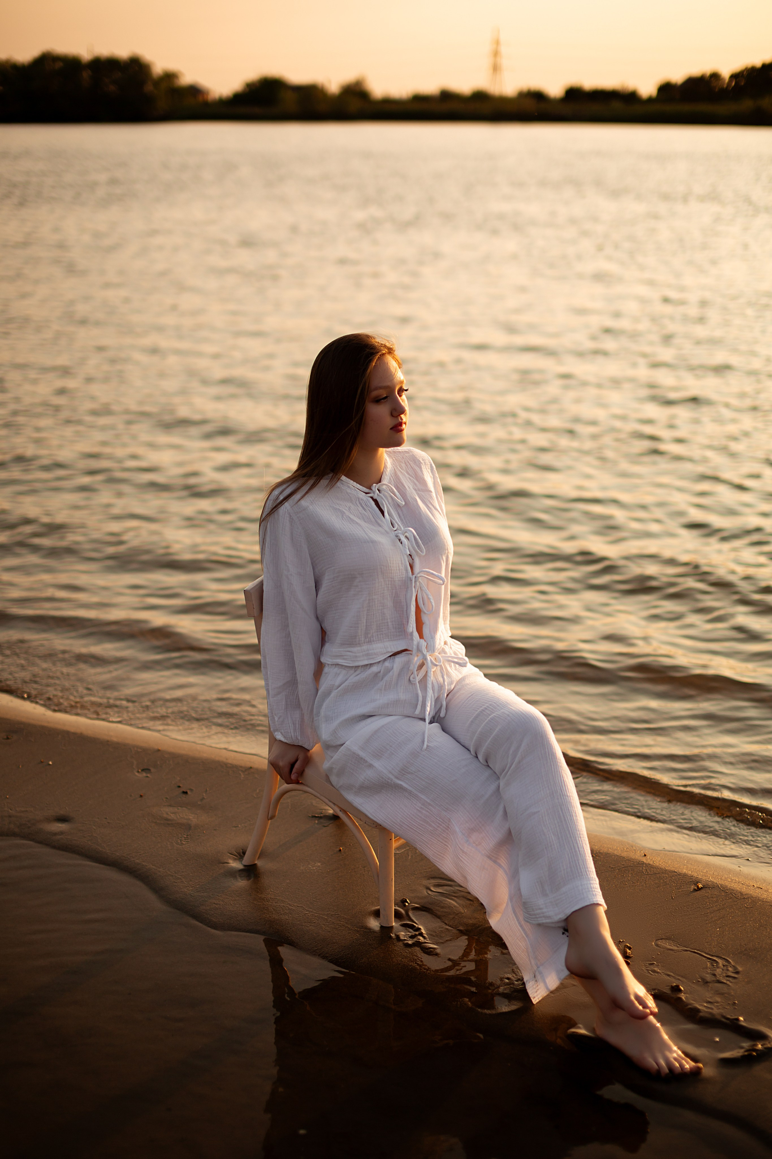 У воды. Https://malovafoto.ru