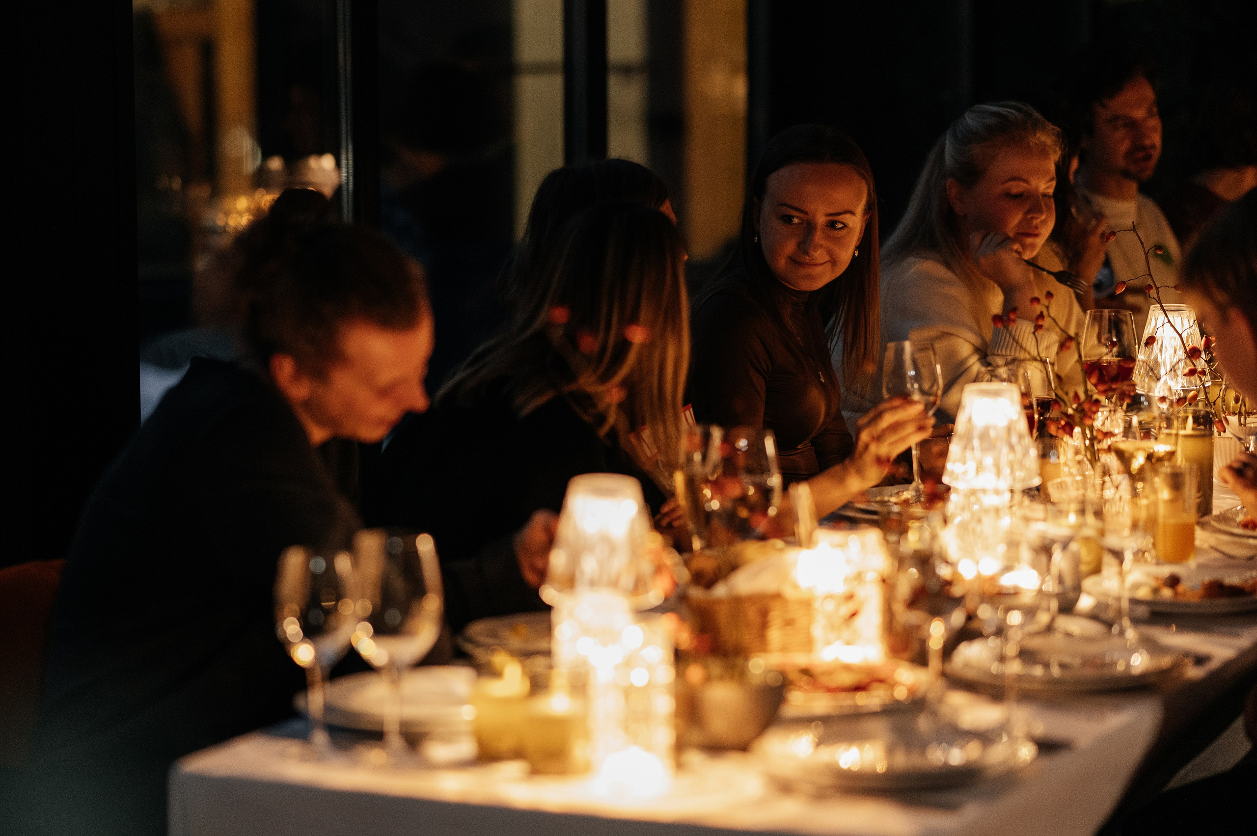 Невероятно атмосферный семейный ужин. Wedding photographer in Moscow and around the world Andrey Medvednikov