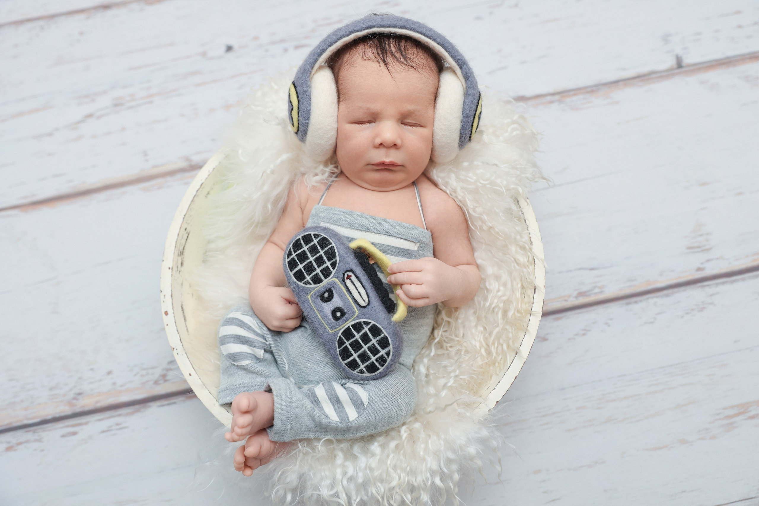 Илья. Здравствуйте, меня зовут Яна Страшкевич. Я фотограф новорождённых из Санкт-Петербурга