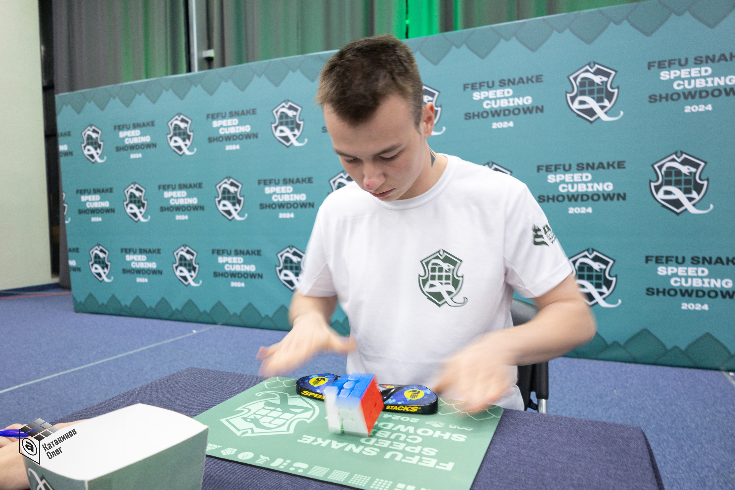 FEFU Snake Speedcubing Showdown 2024. Олег Катакинов| Репортажный фотограф в городе у моря (Владивосток)
