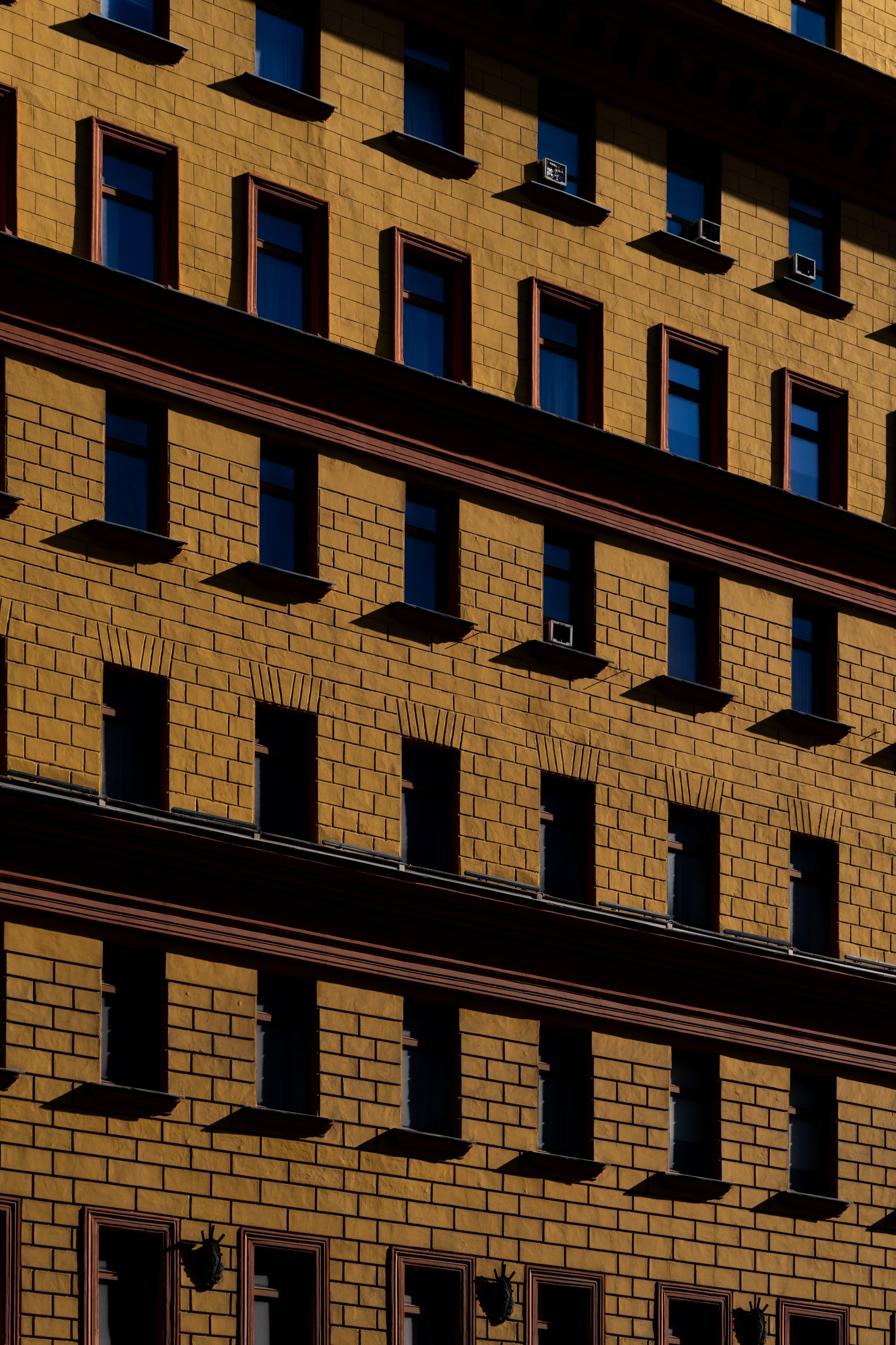 Свет и тень в городе. Фотограф в Москве. Шахабудин