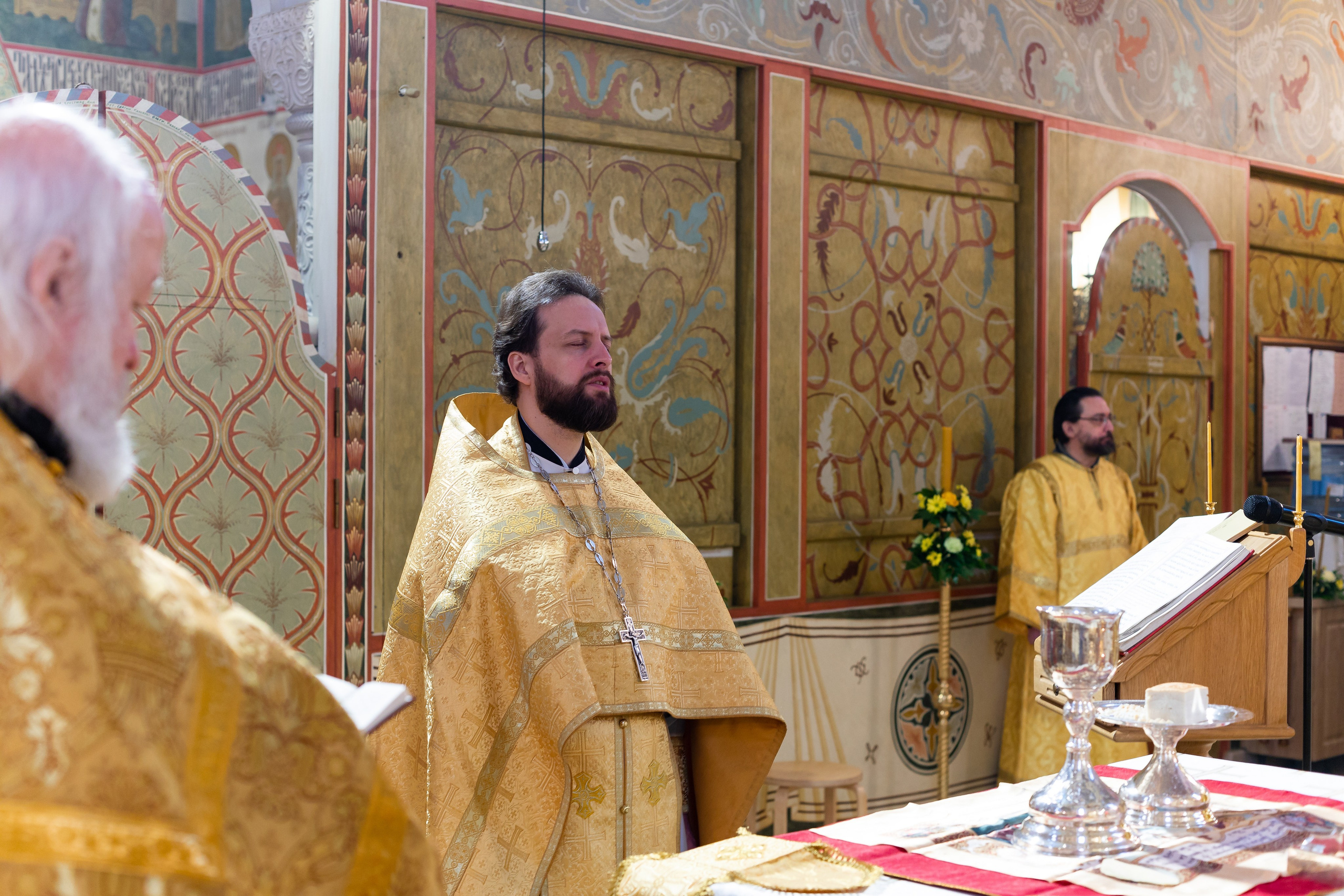 Праздничное богослужение Святителю Николаю 19 декабря. Интерьерный фотограф в Москве Роман Потапов