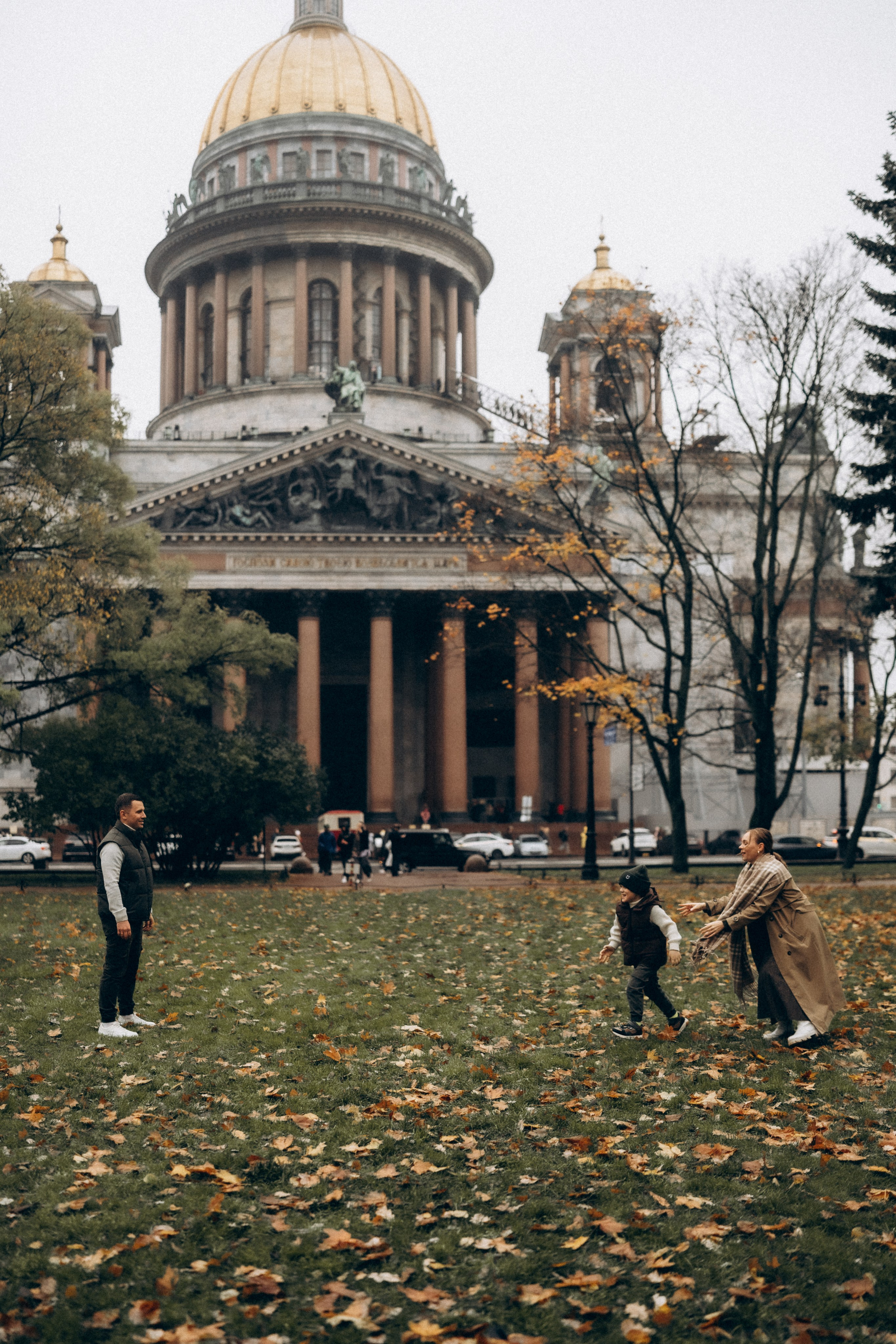 Осенняя семейная прогулка в центре Питера. Фотограф ПИТЕР СПБ Надежда Баранова