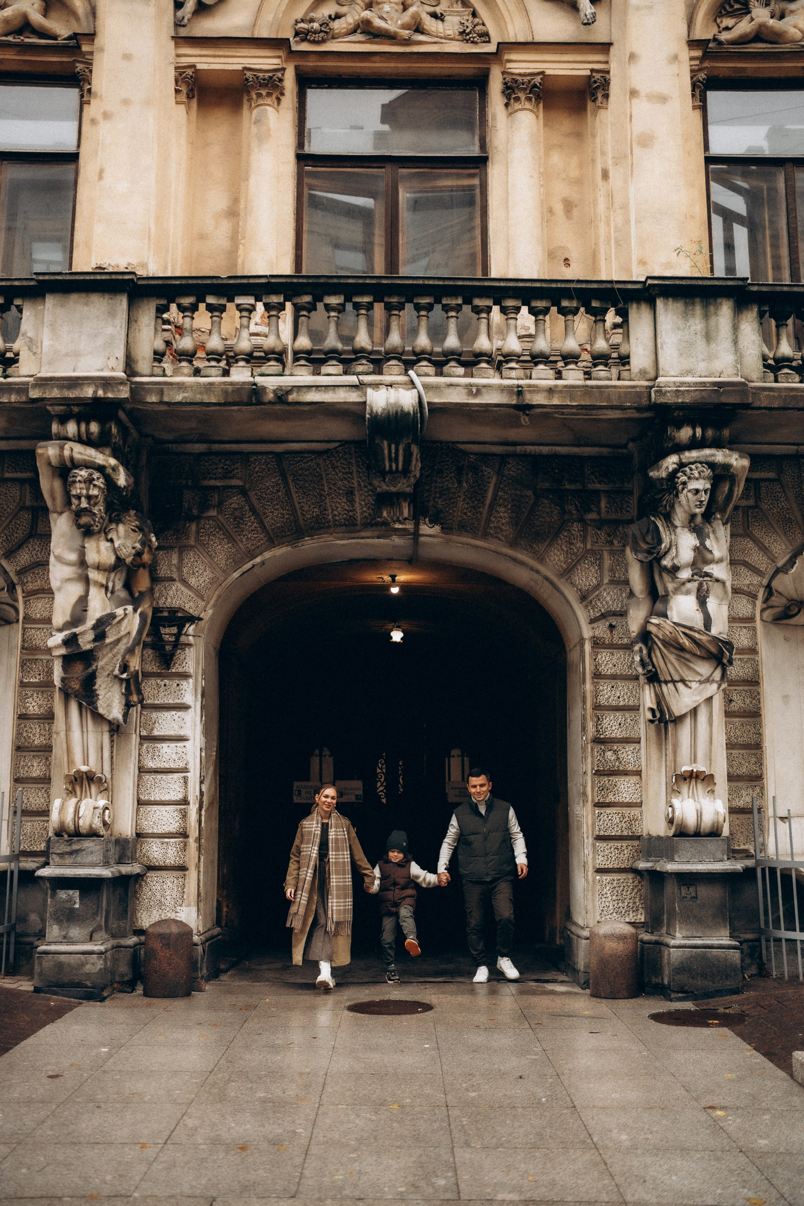 Осенняя семейная прогулка в центре Питера. Фотограф ПИТЕР СПБ Надежда Баранова