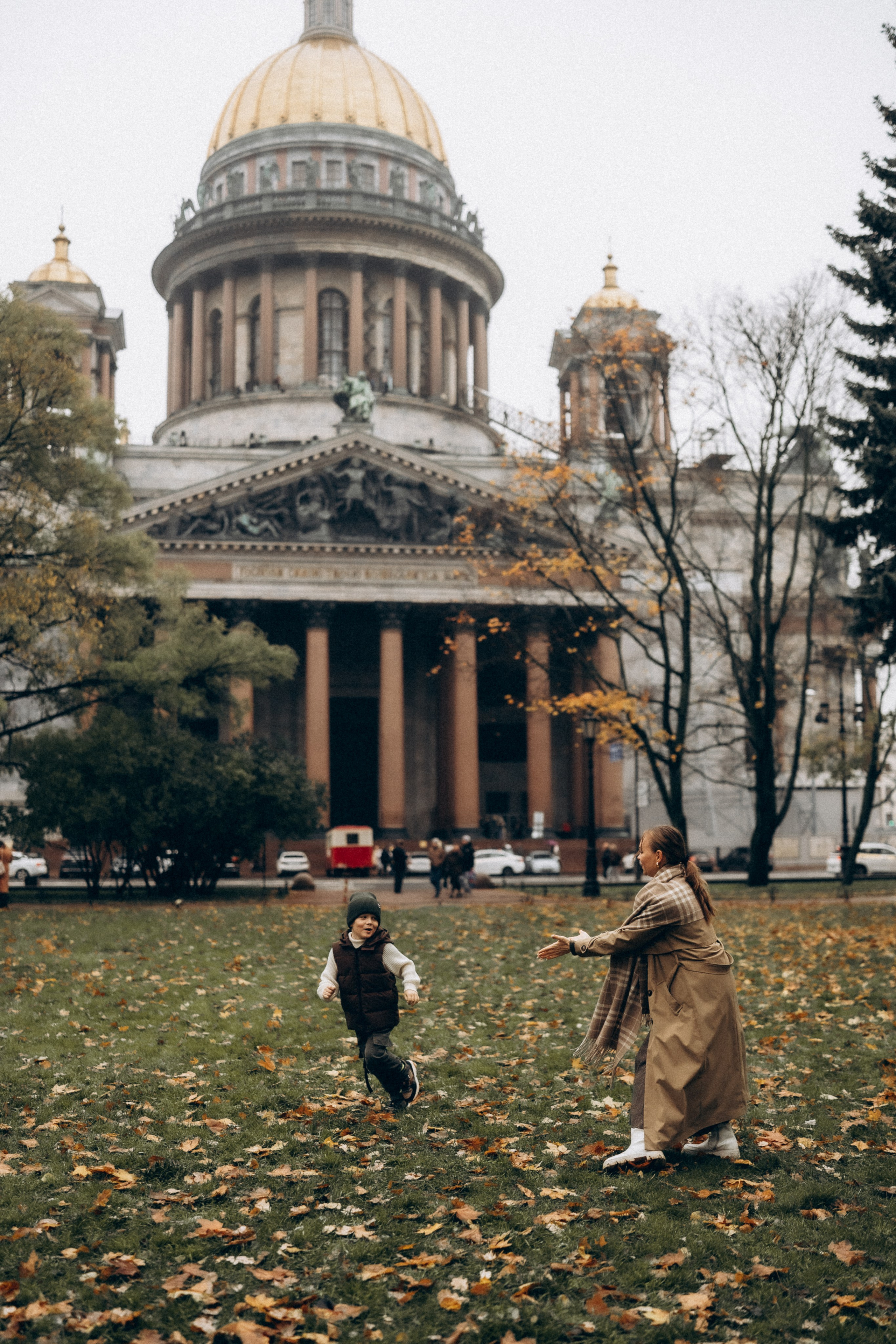 Осенняя семейная прогулка в центре Питера. Фотограф ПИТЕР СПБ Надежда Баранова