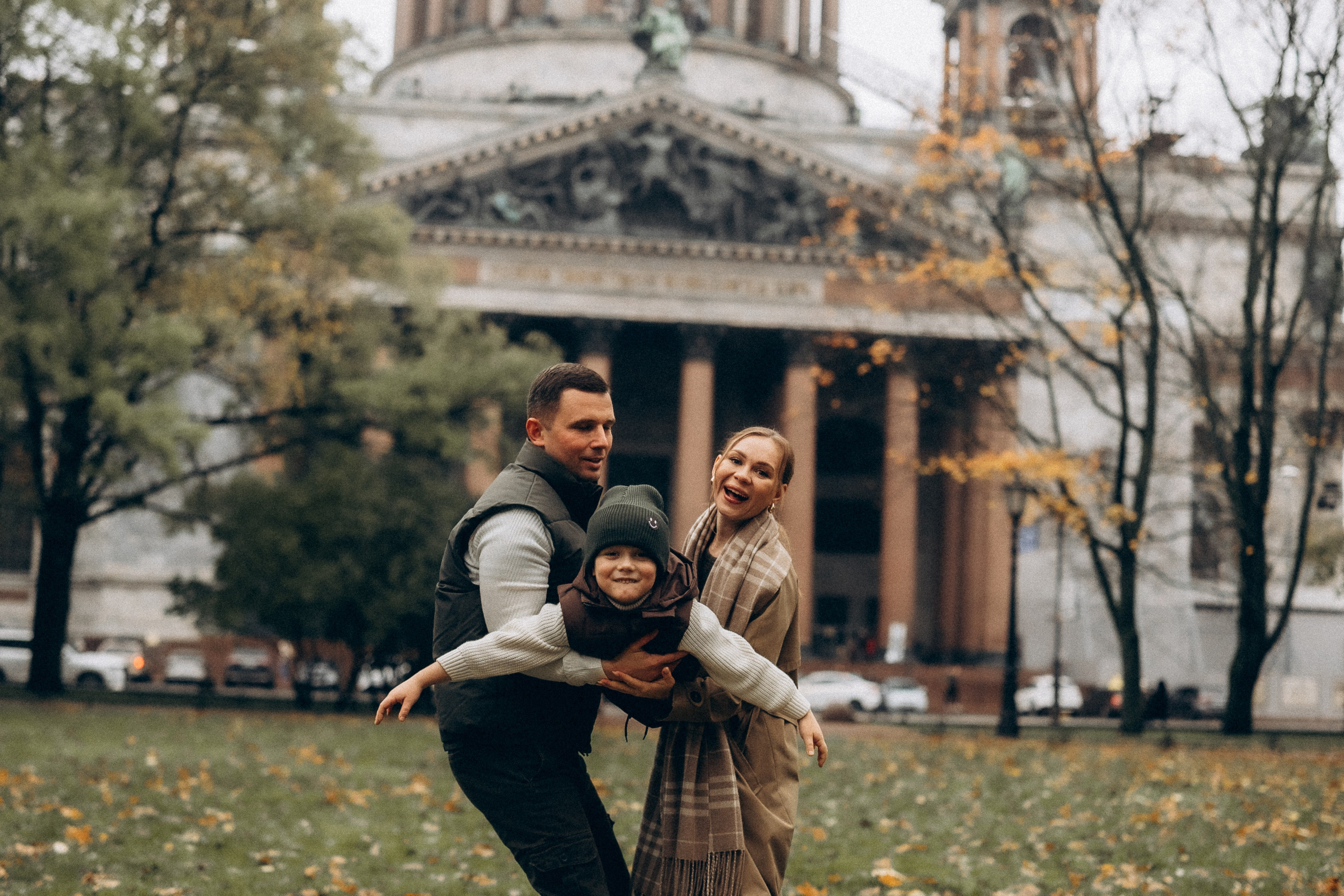 Осенняя семейная прогулка в центре Питера. Фотограф ПИТЕР СПБ Надежда Баранова