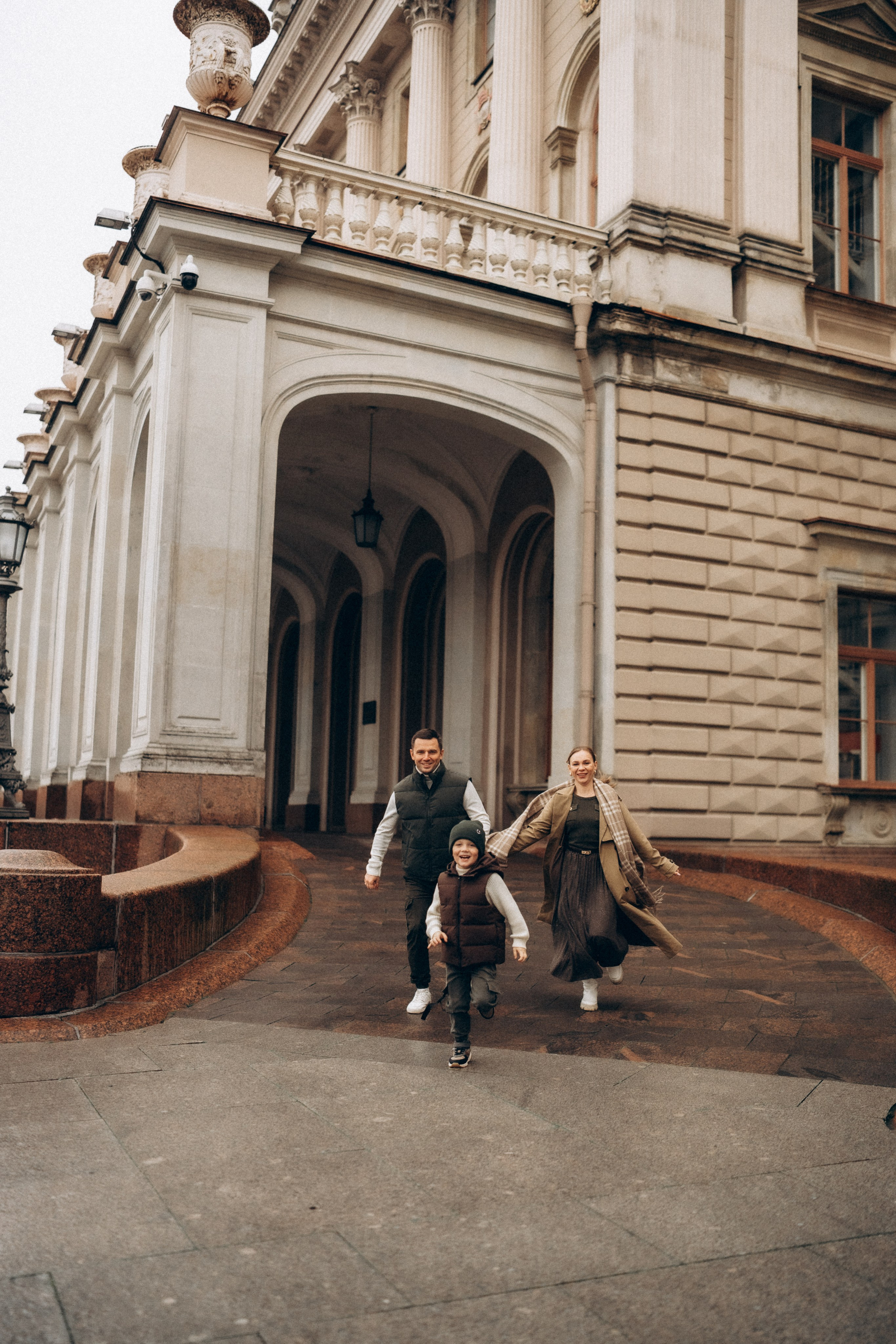 Осенняя семейная прогулка в центре Питера. Фотограф ПИТЕР СПБ Надежда Баранова
