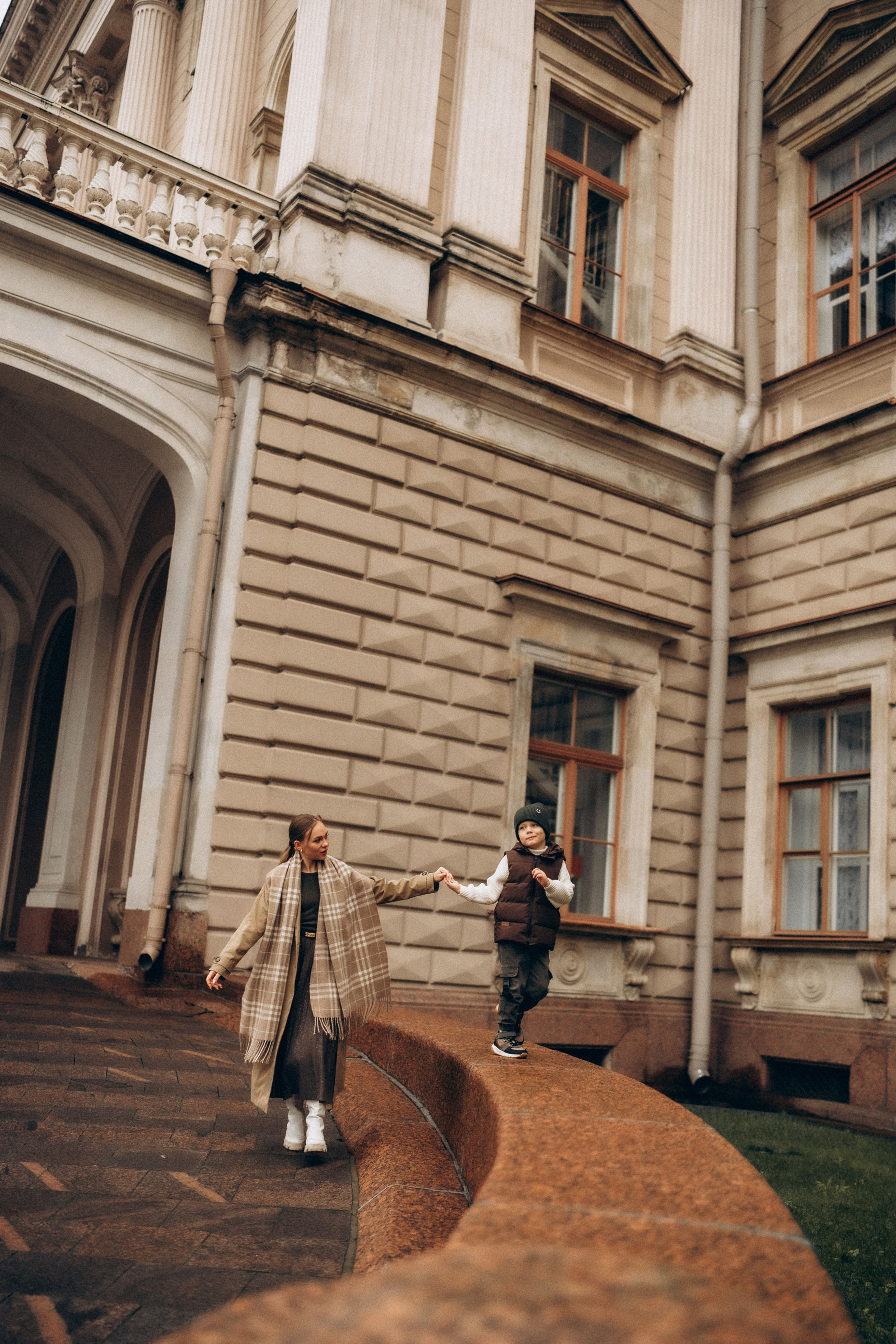 Осенняя семейная прогулка в центре Питера. Фотограф ПИТЕР СПБ Надежда Баранова
