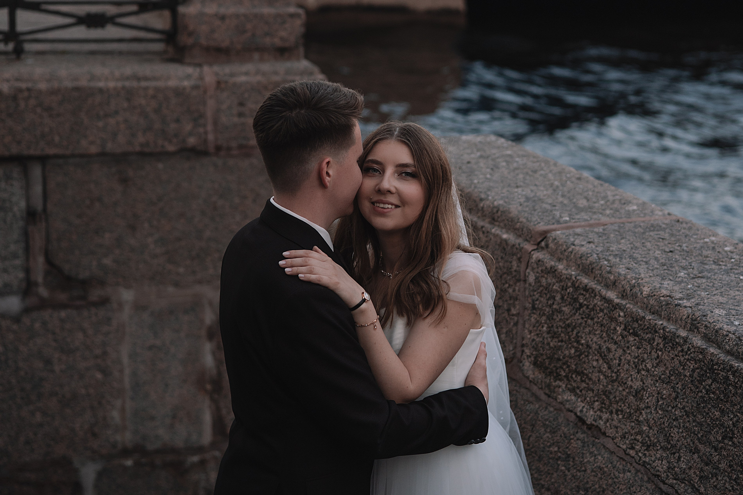 ЗАГС 2 + Прогулка. Семейный фотограф в Санкт-Петербурге. Запечатление мгновений и ярких воспоминаний в Вашей жизни