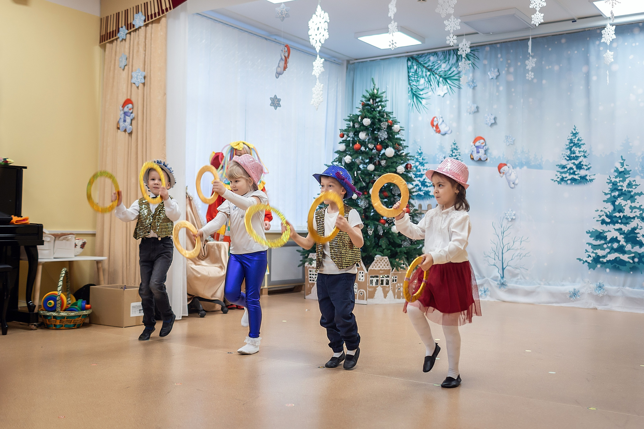 Утренник_"Веселый балаганчик» 2024. Семейный фотограф в Санкт-Петербурге