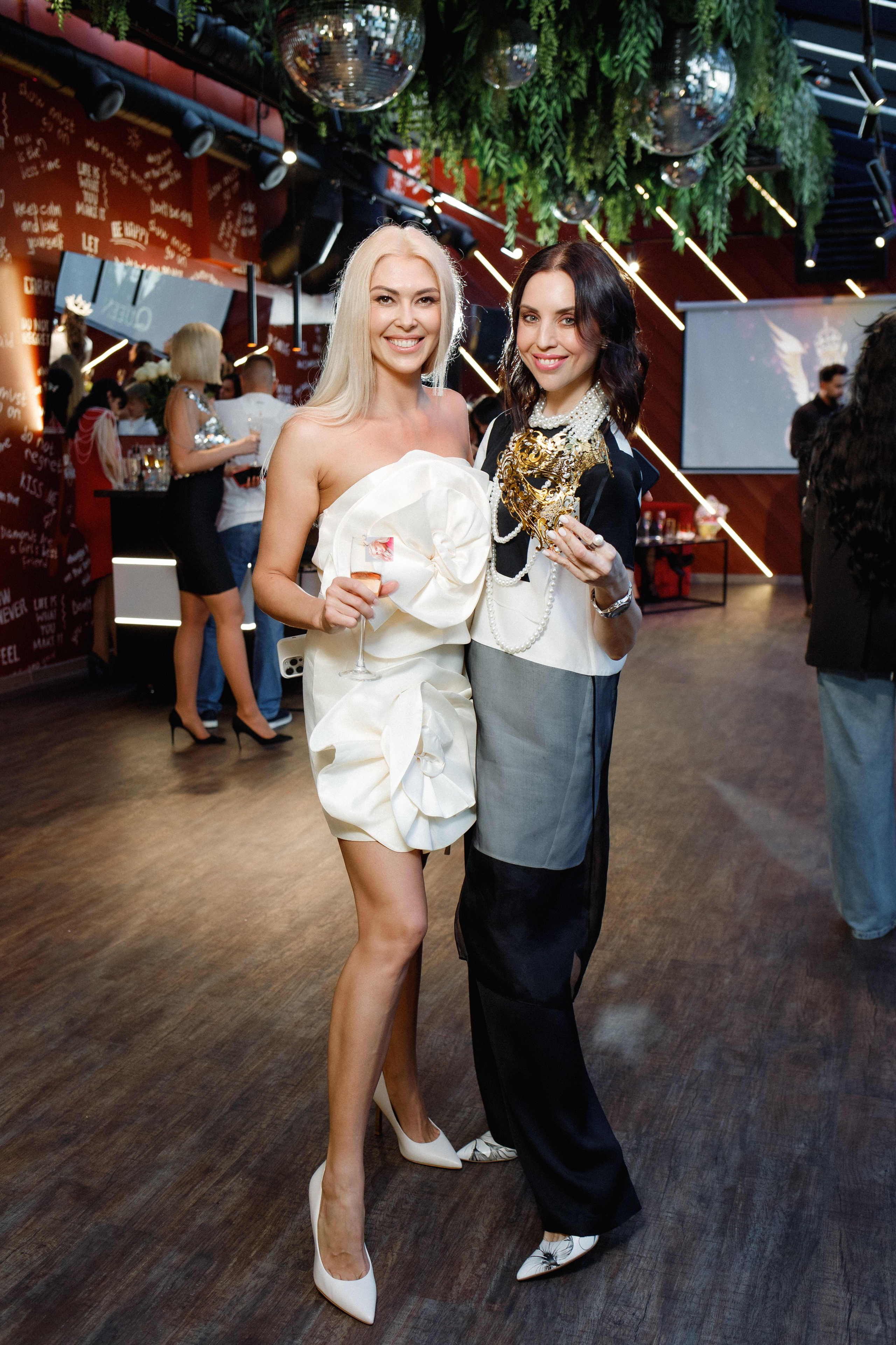 QUEEN KHV [12 ЛЕТ]. СВОИ. ФОТООТЧЕТЫ-СОБЫТИЯ-МЕСТА