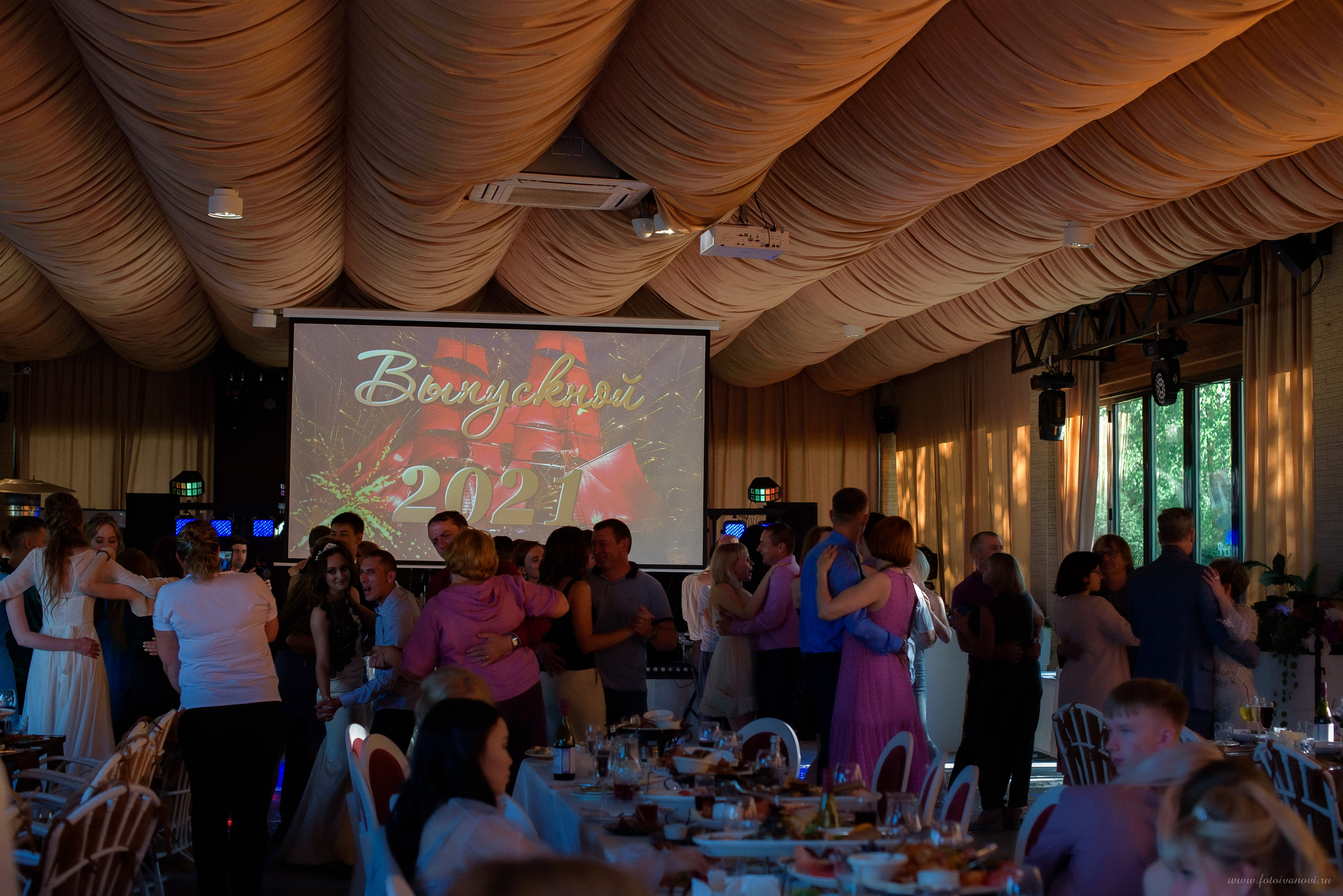 Выпускной 9-11классы. Выпускные книги Анапа Новороссийск Краснодар