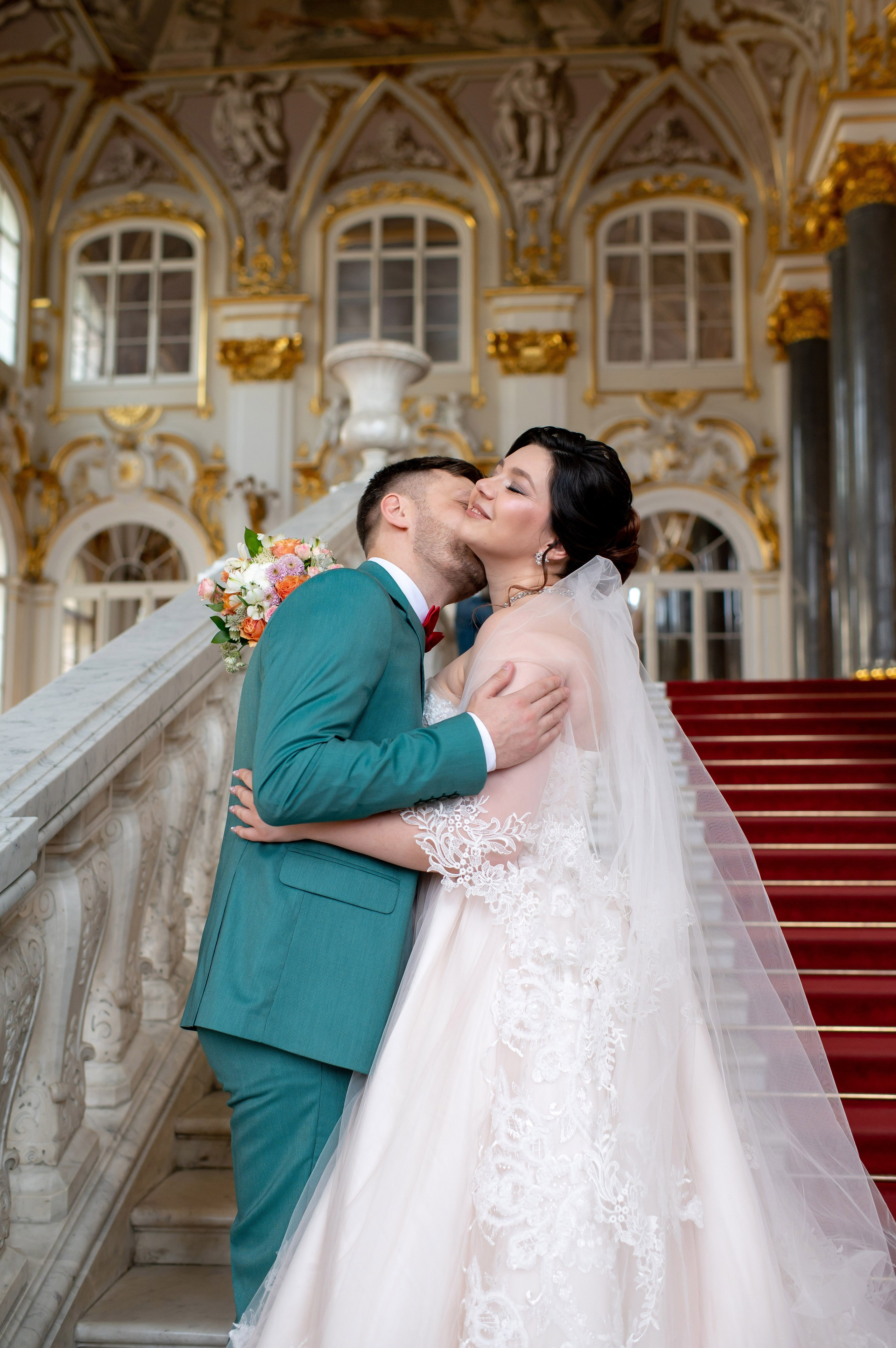 Самая красивая свадебная фотосессия в Эрмитаже. Лучшие свадебные фотографии в Эрмитажа. Портретный, семейный и свадебный фотограф в Санкт-Петербурге и в Пушкине Ширяев Денис