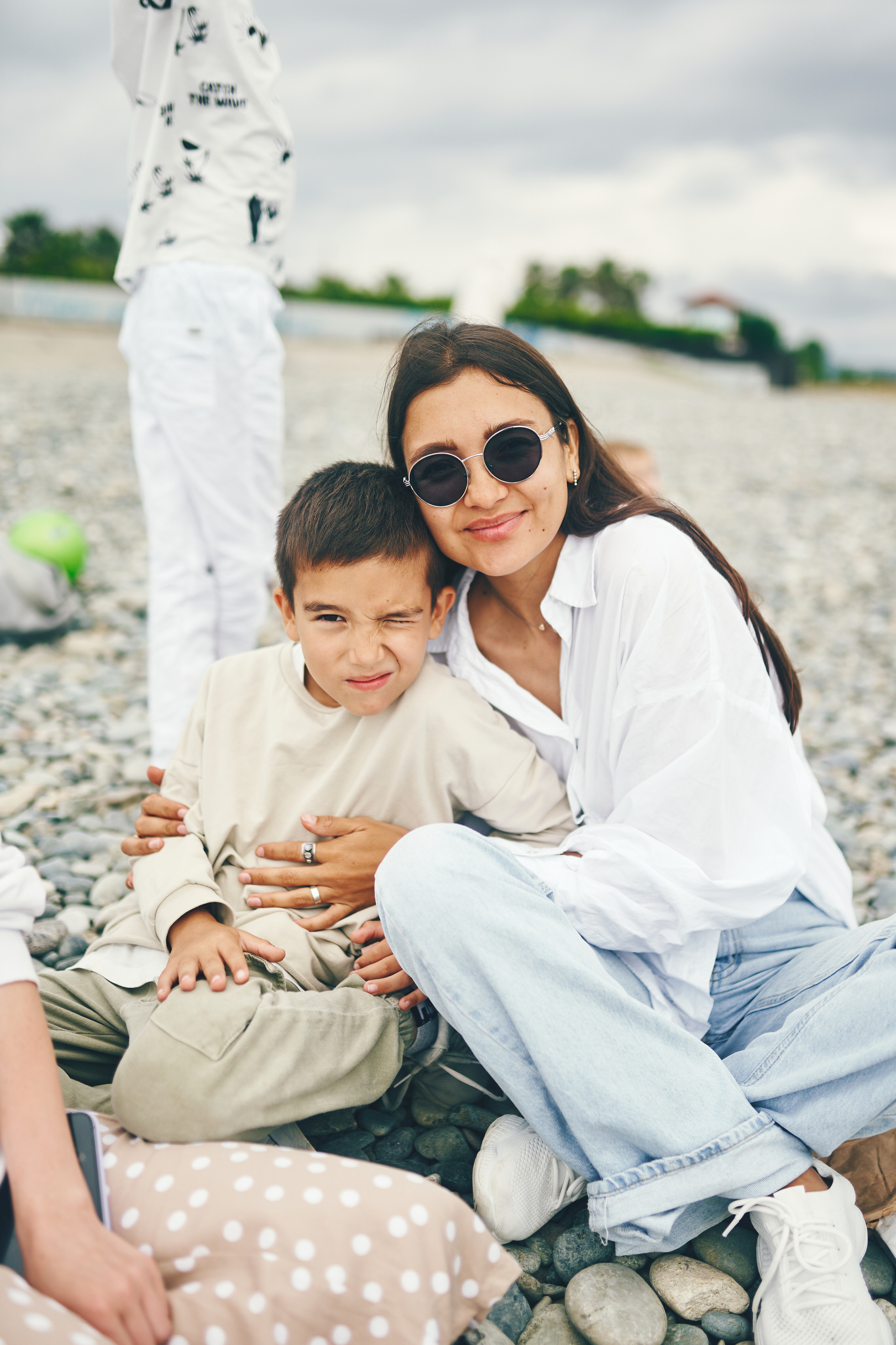 Репортажная съемка женского пикника на берегу Черного моря. Фотограф в Сочи Катя Гончарова