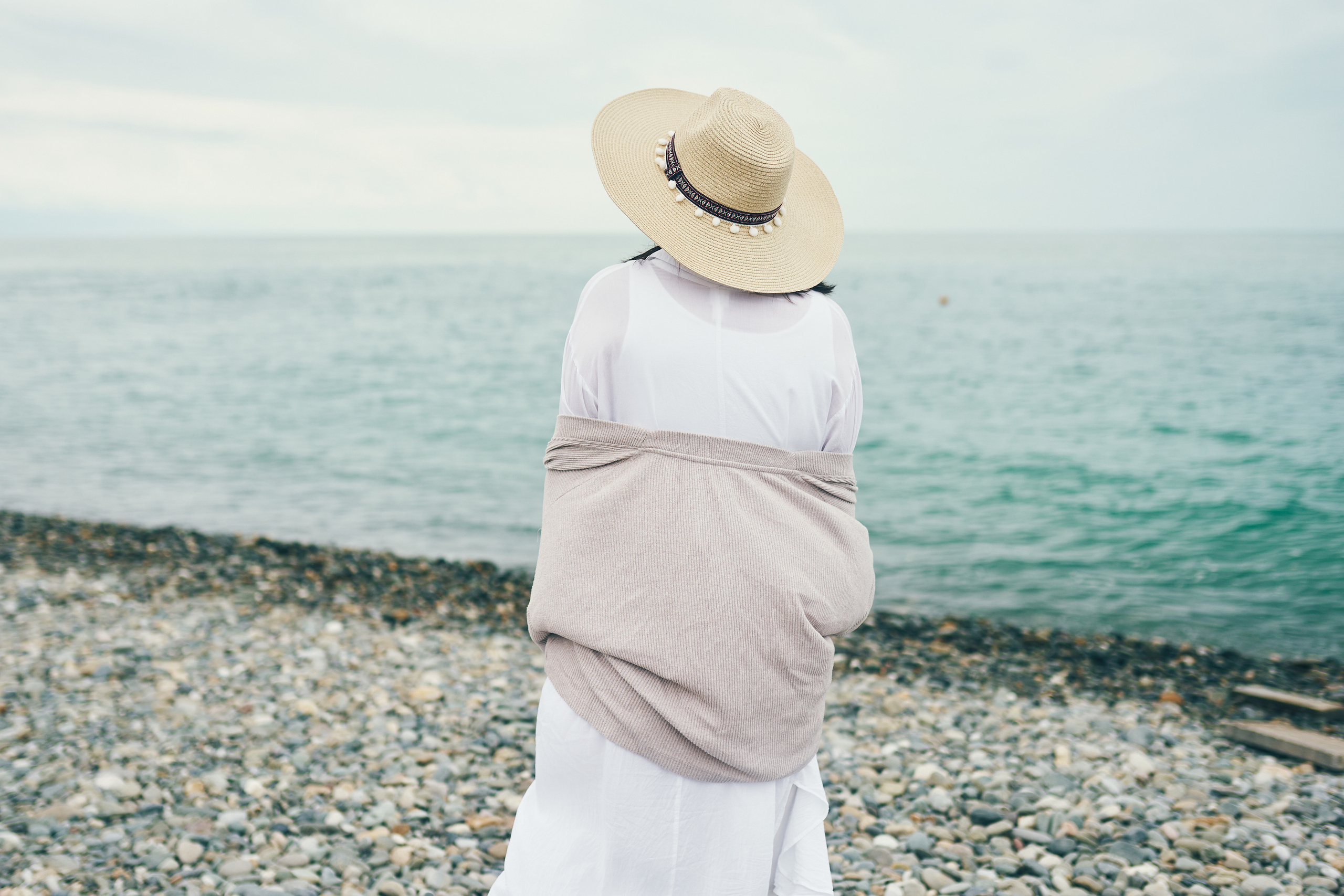 Репортажная съемка женского пикника на берегу Черного моря. Фотограф в Сочи Катя Гончарова