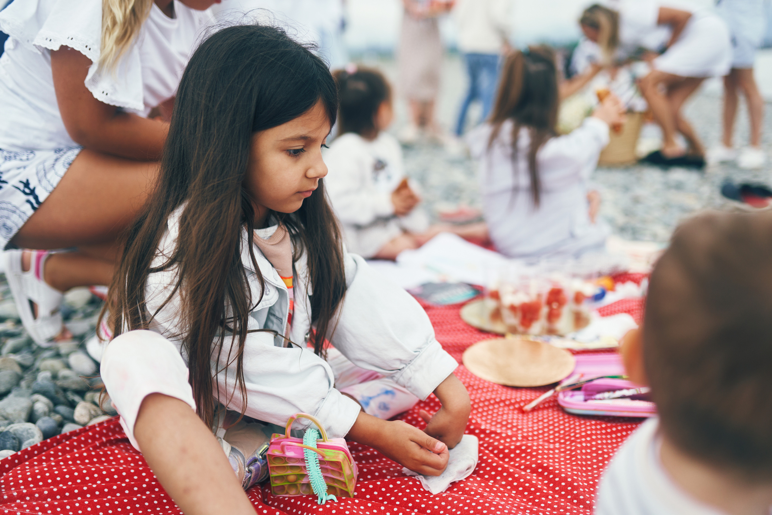 Репортажная съемка женского пикника на берегу Черного моря. Фотограф в Сочи Катя Гончарова