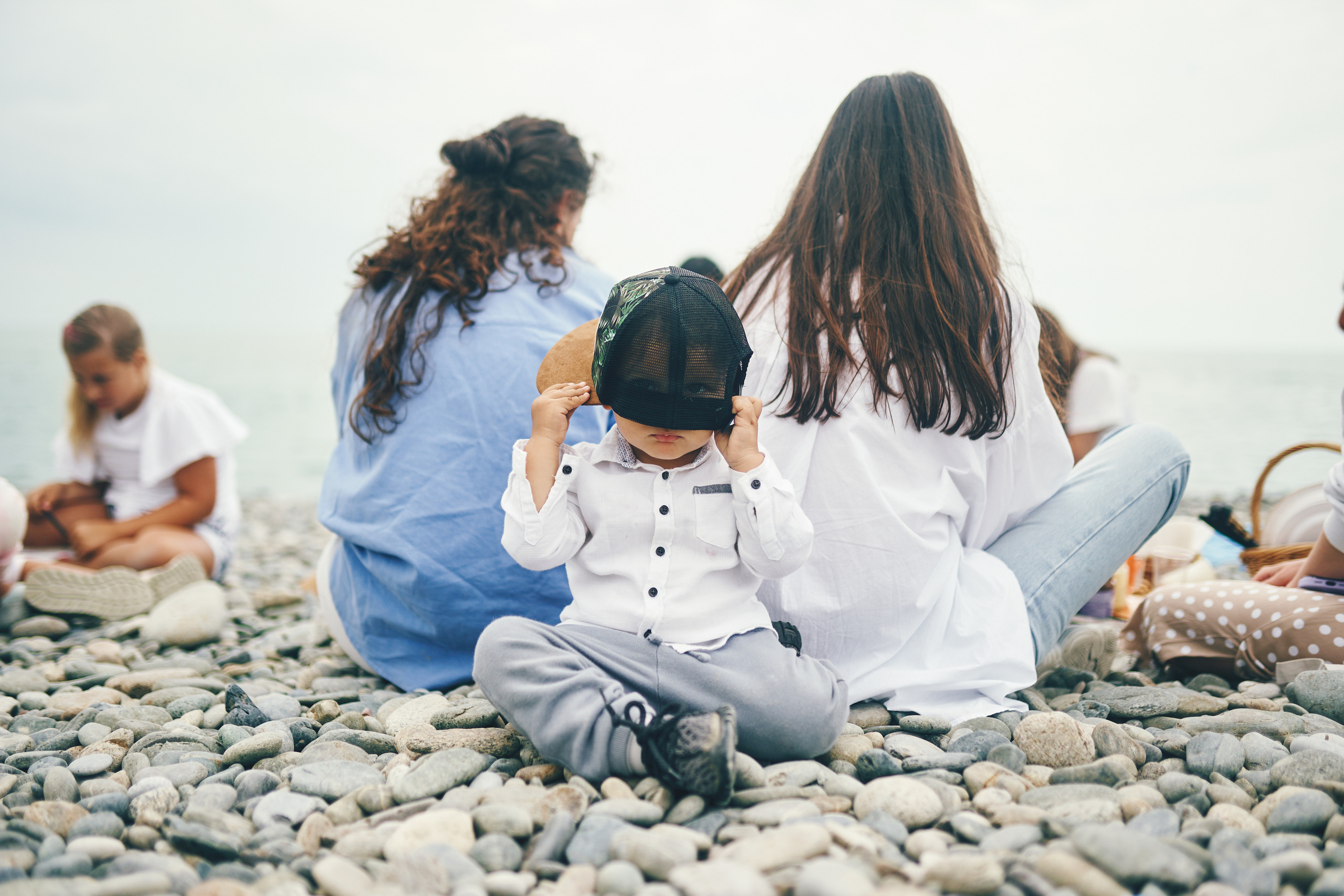 Репортажная съемка женского пикника на берегу Черного моря. Фотограф в Сочи Катя Гончарова