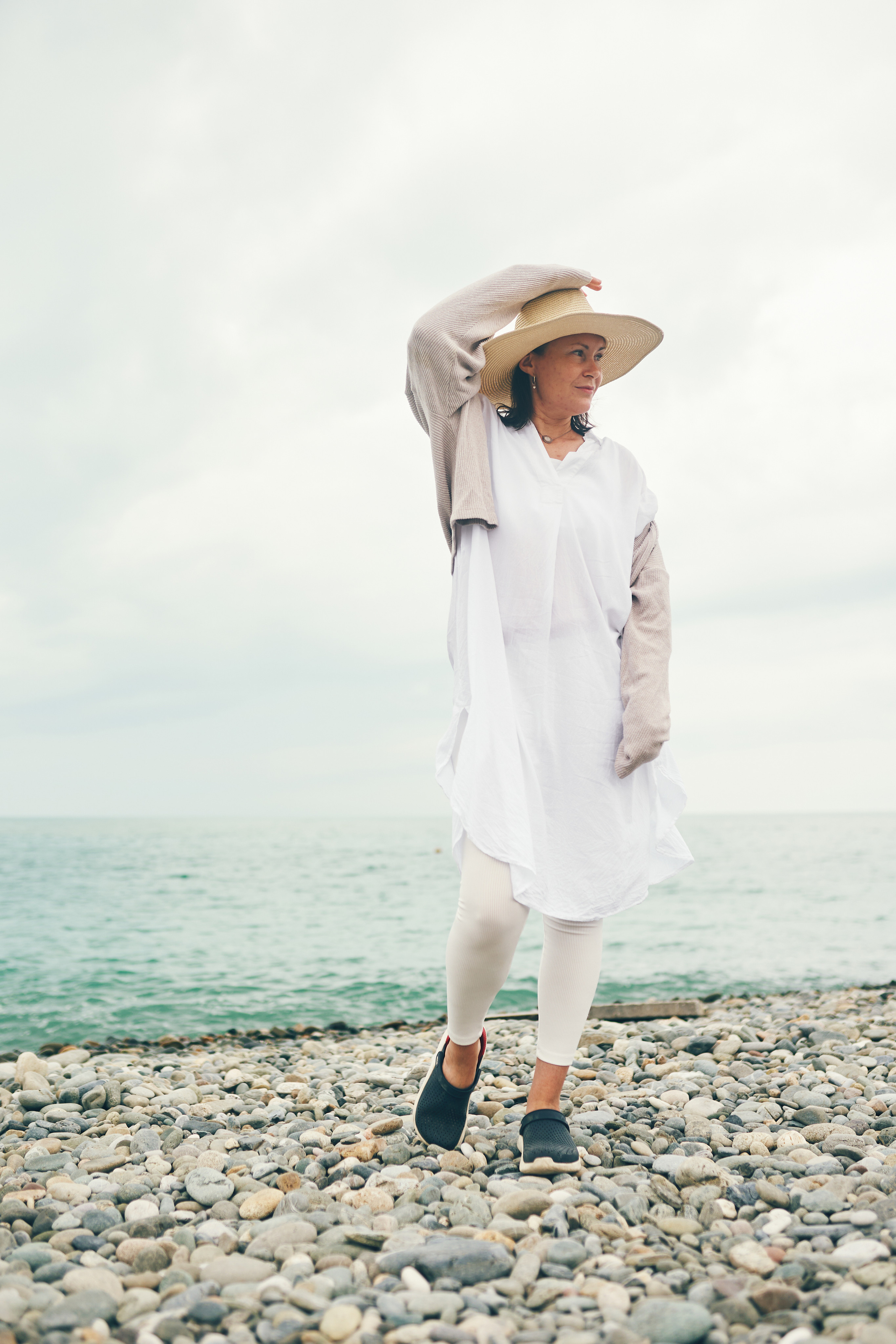 Репортажная съемка женского пикника на берегу Черного моря. Фотограф в Сочи Катя Гончарова