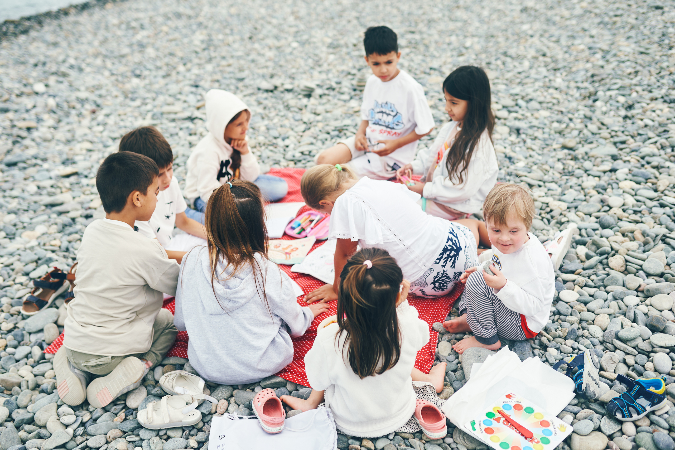 Репортажная съемка женского пикника на берегу Черного моря. Фотограф в Сочи Катя Гончарова