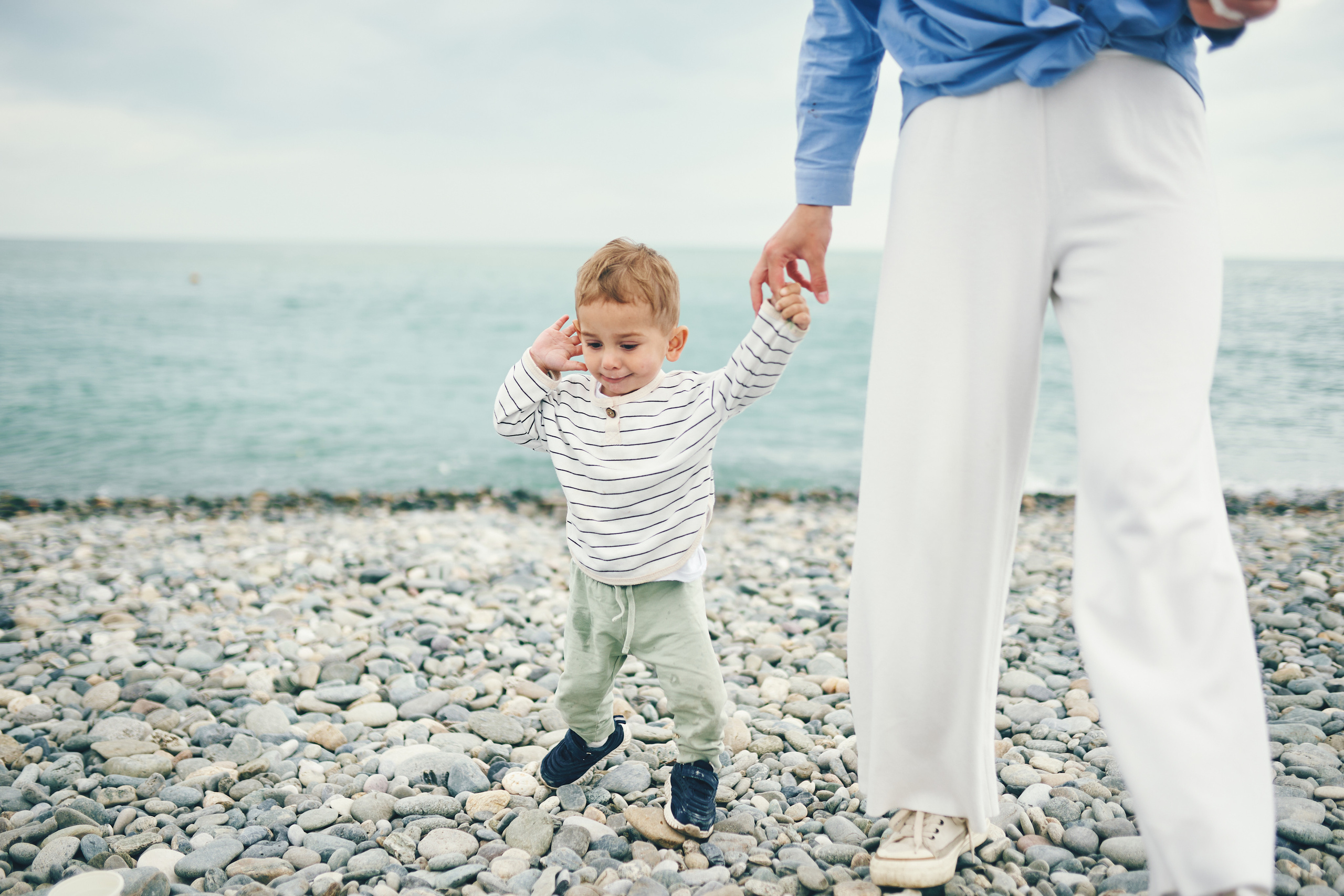 Репортажная съемка женского пикника на берегу Черного моря. Фотограф в Сочи Катя Гончарова